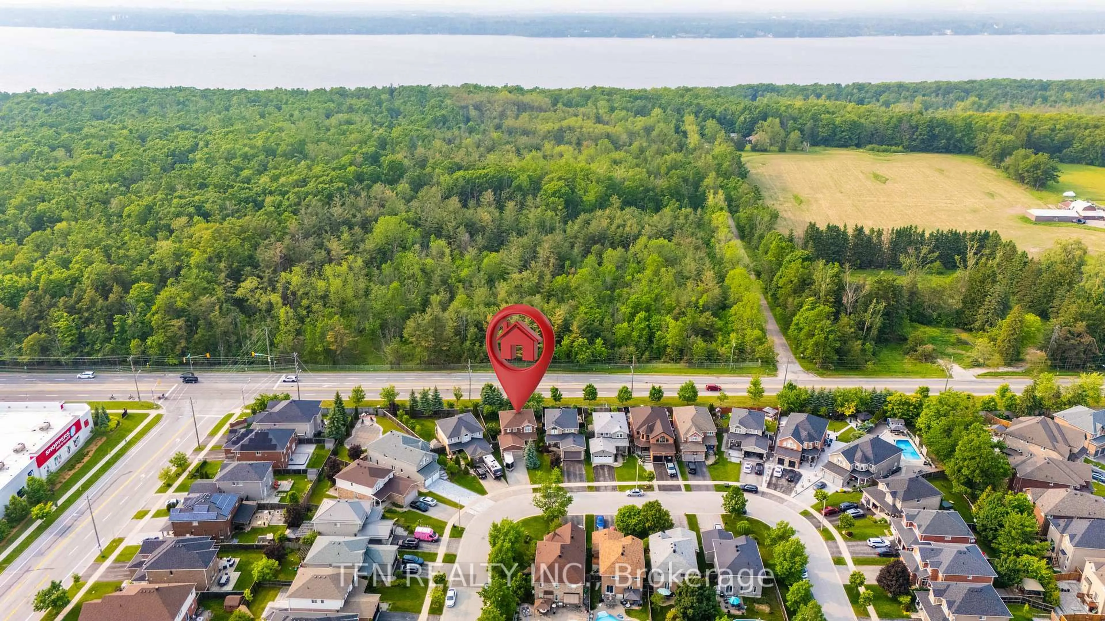 A pic from outside/outdoor area/front of a property/back of a property/a pic from drone, water/lake/river/ocean view for 34 Balmoral Pl, Barrie Ontario L4N 0Y9