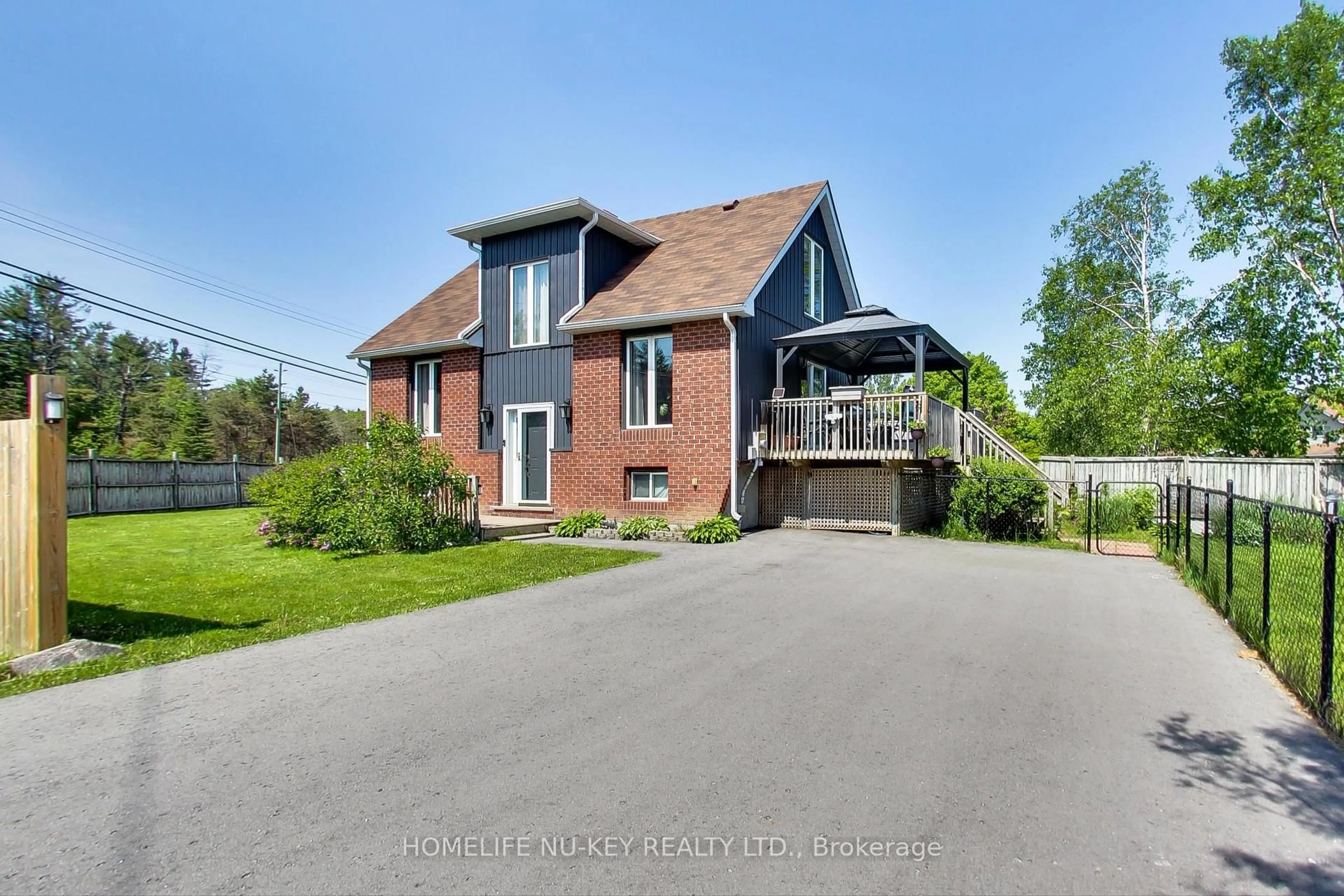 A pic from outside/outdoor area/front of a property/back of a property/a pic from drone, street for 3337 Beckett Pl, Severn Ontario L3V 0V9