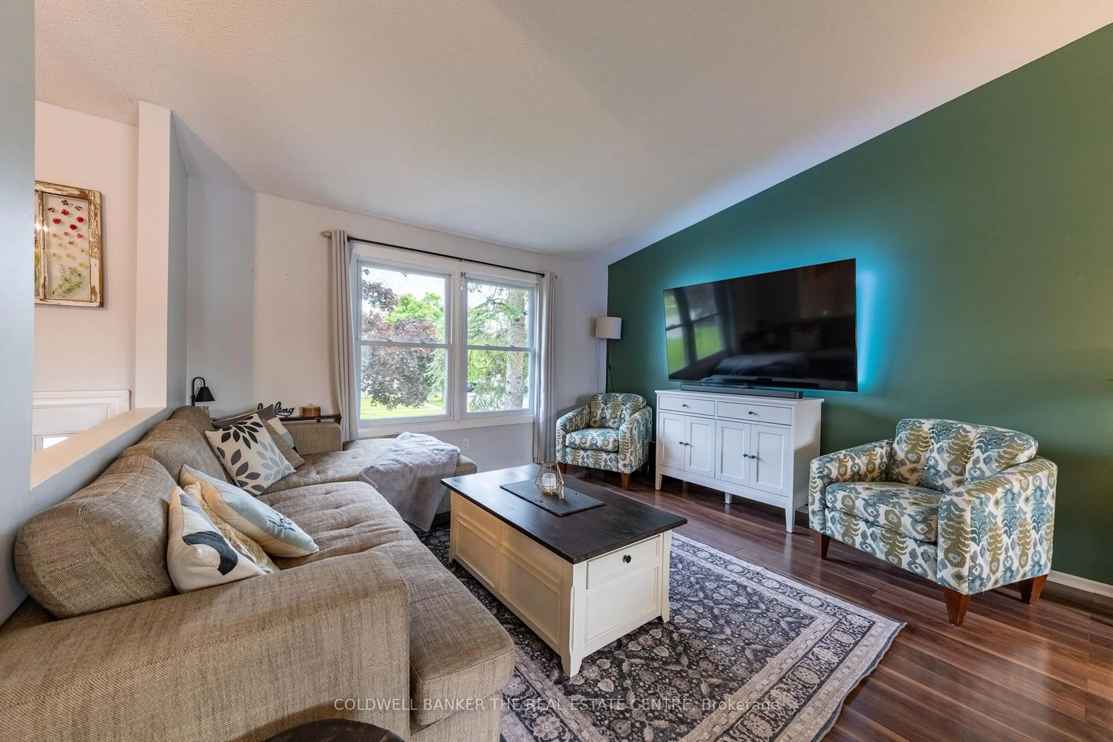 Living room with furniture, wood/laminate floor for 103 Oren Blvd, Barrie Ontario L4N 4M3
