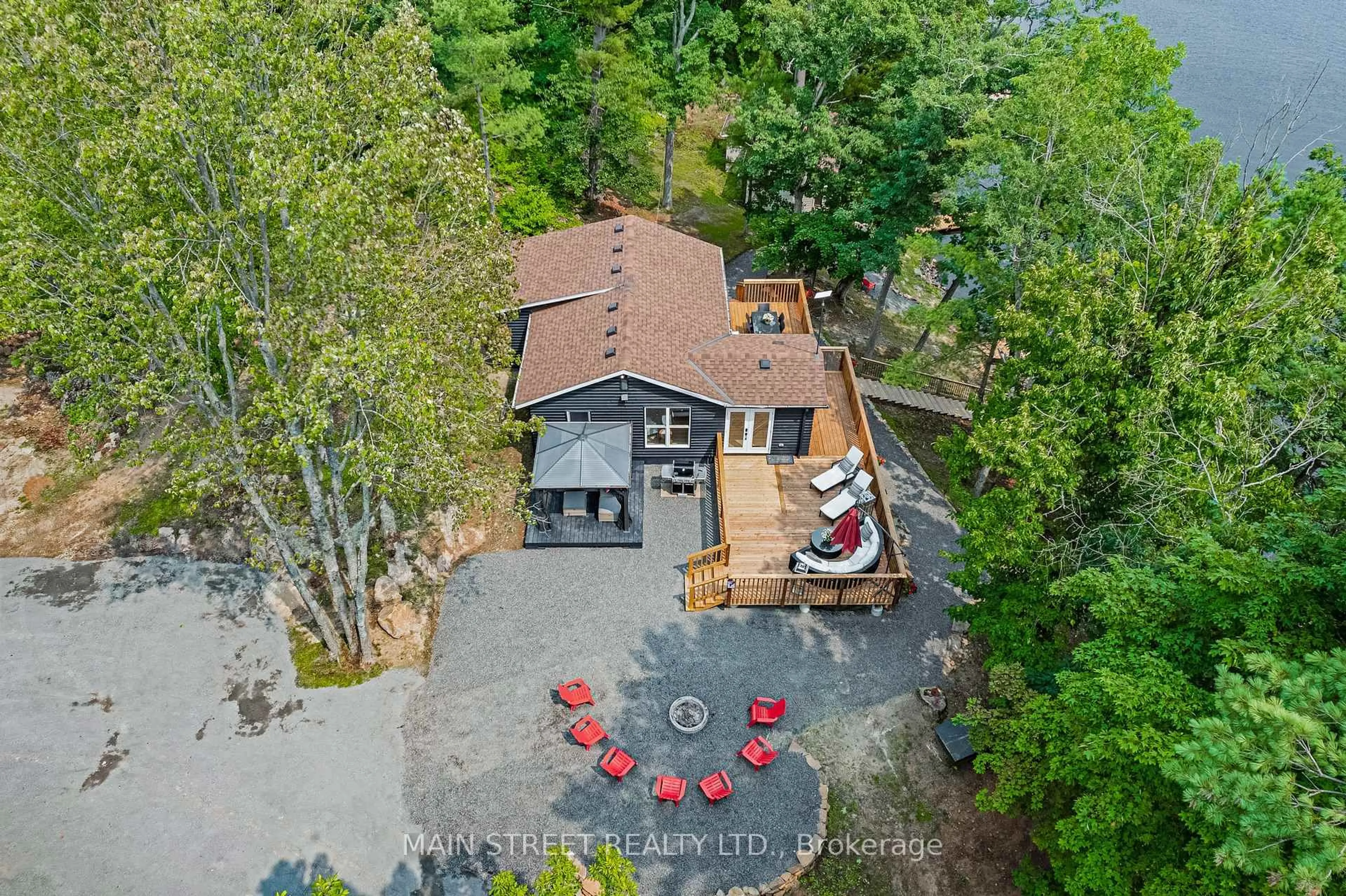A pic from outside/outdoor area/front of a property/back of a property/a pic from drone, unknown for 3127 Grange Ave, Severn Ontario P0E 1N0
