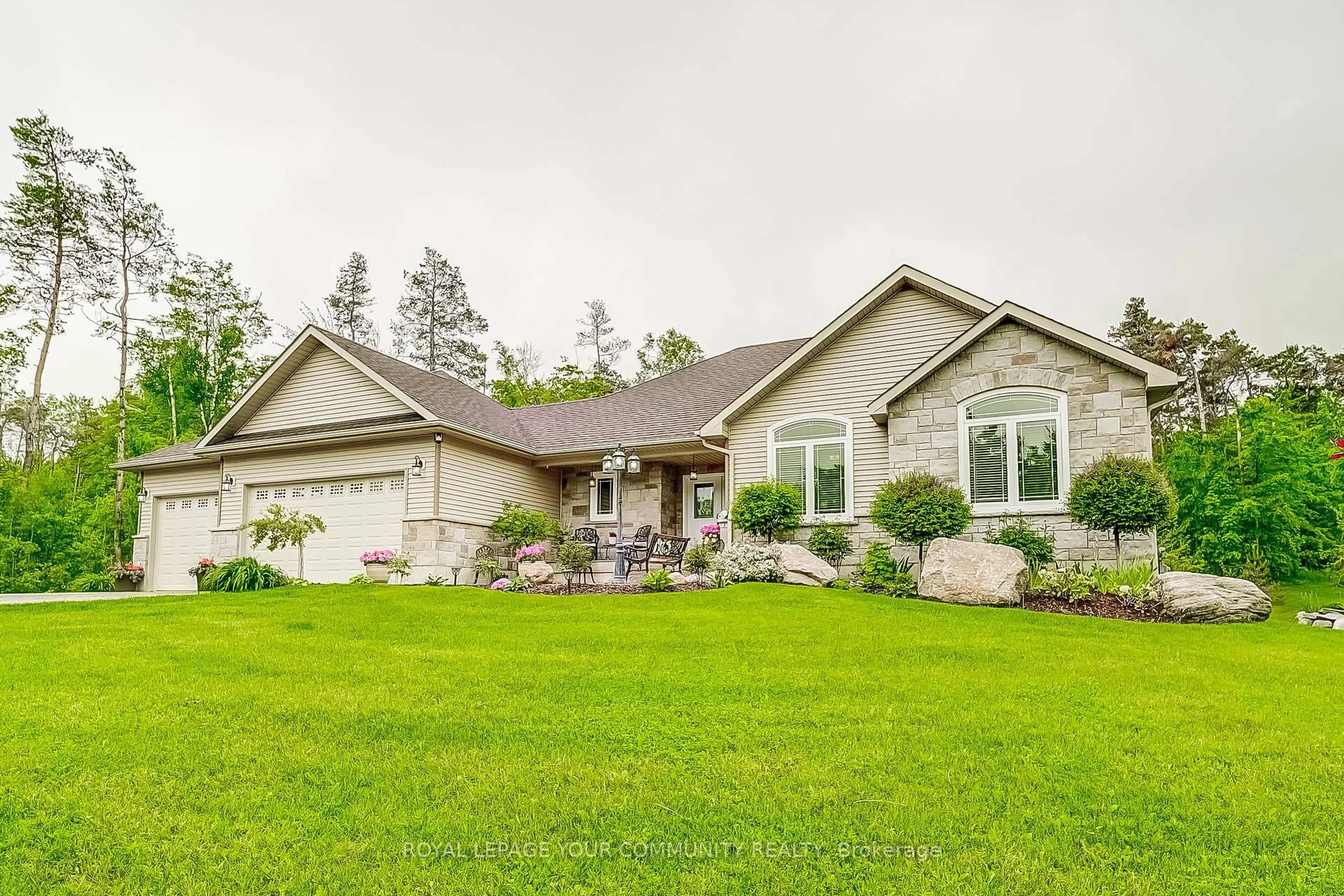 Home with vinyl exterior material, unknown for 1716 Georgian Heights Blvd, Severn Ontario L0K 2C0