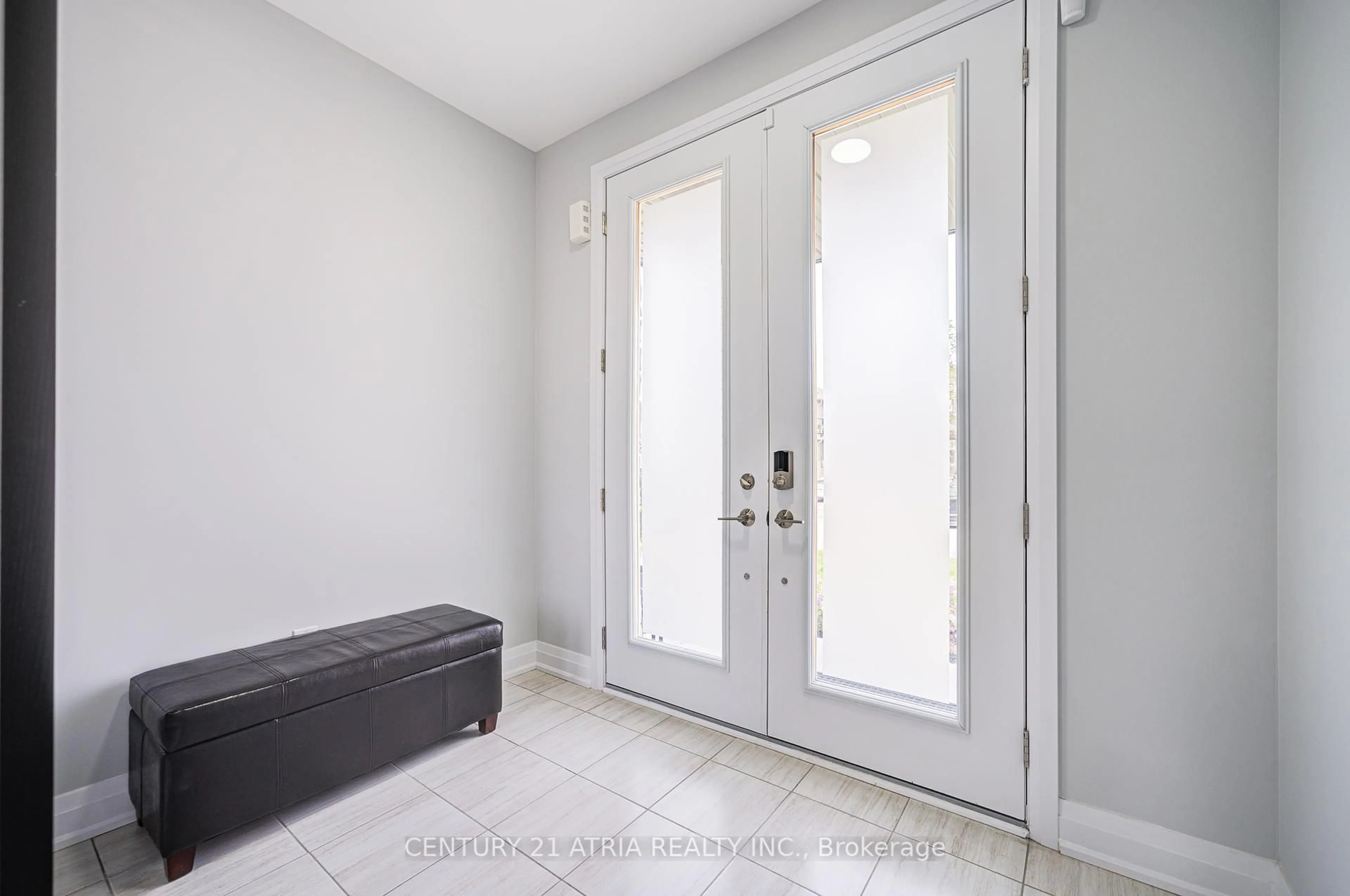 Indoor entryway for 18 Sweet Cicely St, Springwater Ontario L9X 2C7