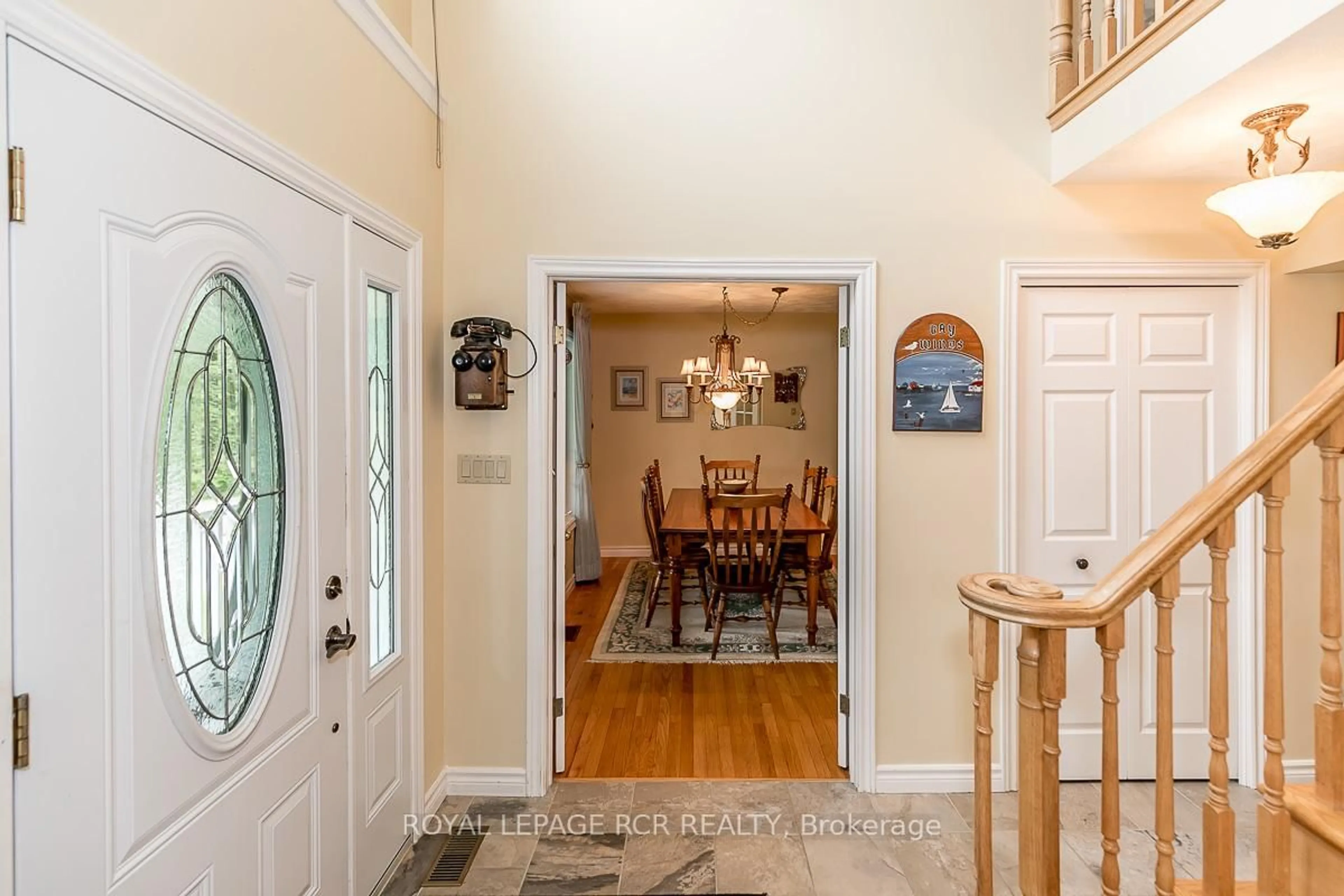 Indoor foyer for 14808 HWY 12, Tay Ontario L0K 2A0