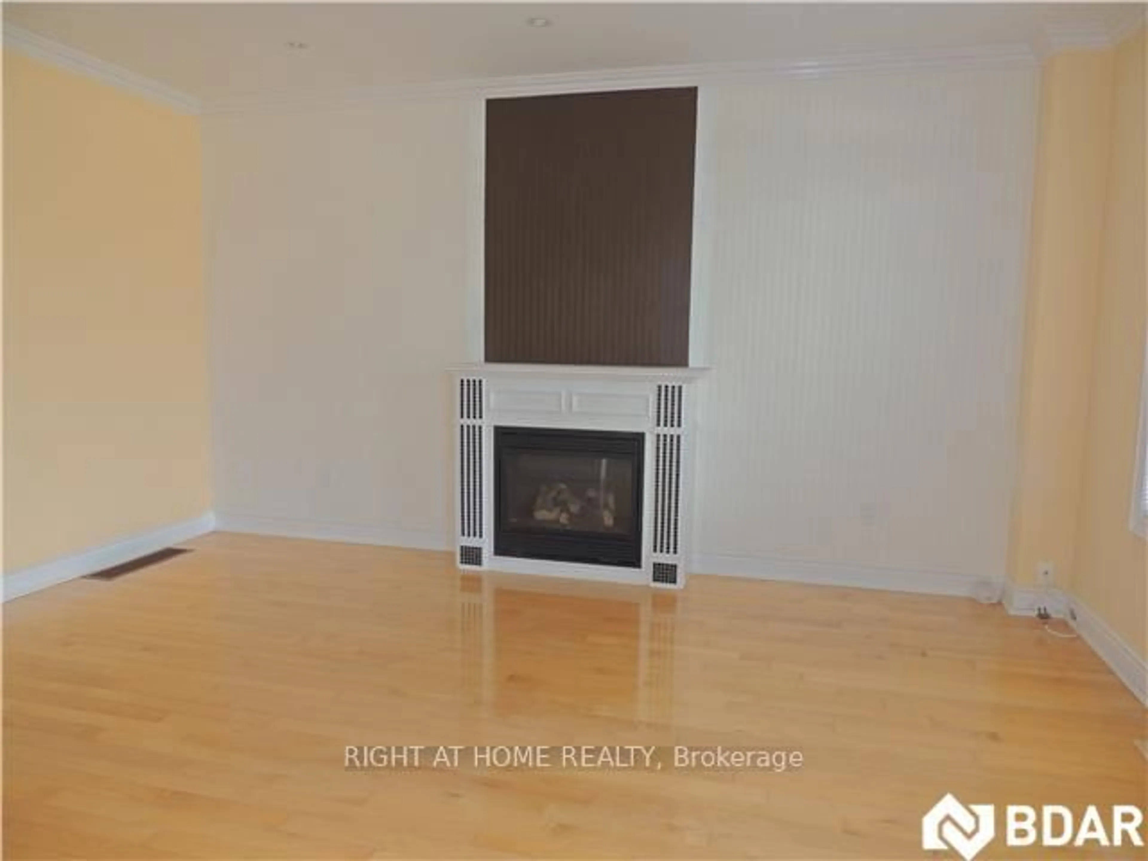 A pic of a room for 42 Westminster Circ, Barrie Ontario L4M 0A4