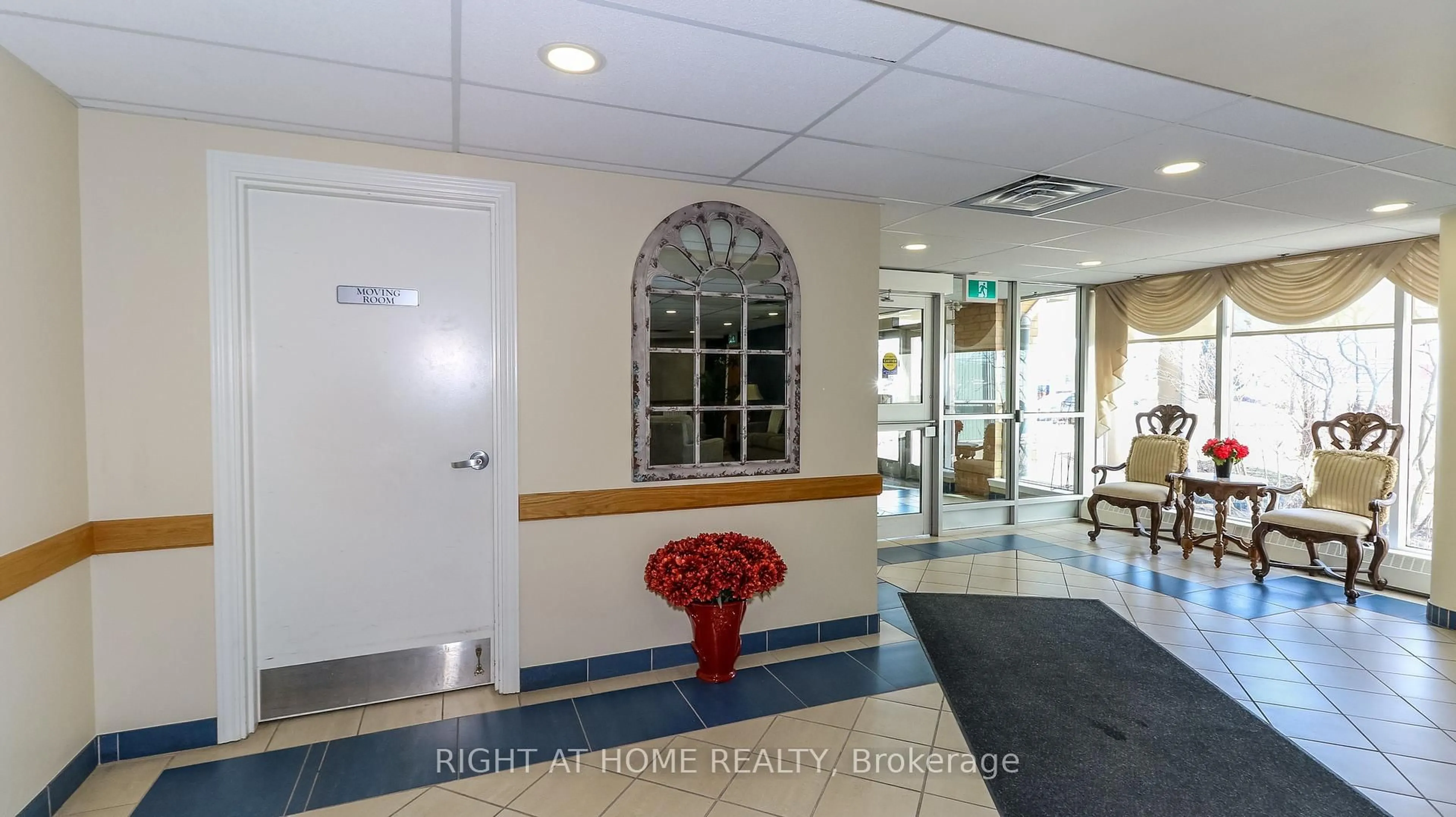 Indoor foyer for 90 Dean Ave #109, Barrie Ontario L4N 0M3