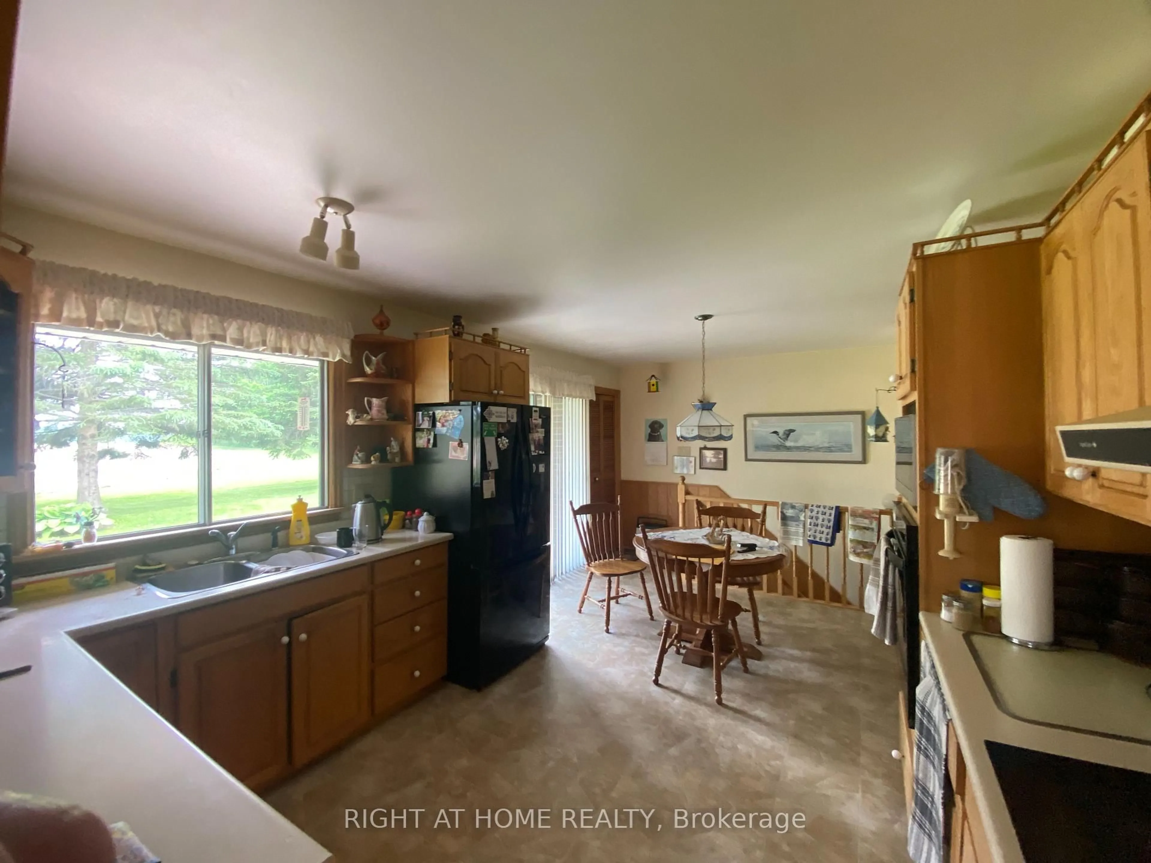Open concept kitchen, unknown for 978 15/16 Sdrd, Oro-Medonte Ontario L0L 1T0