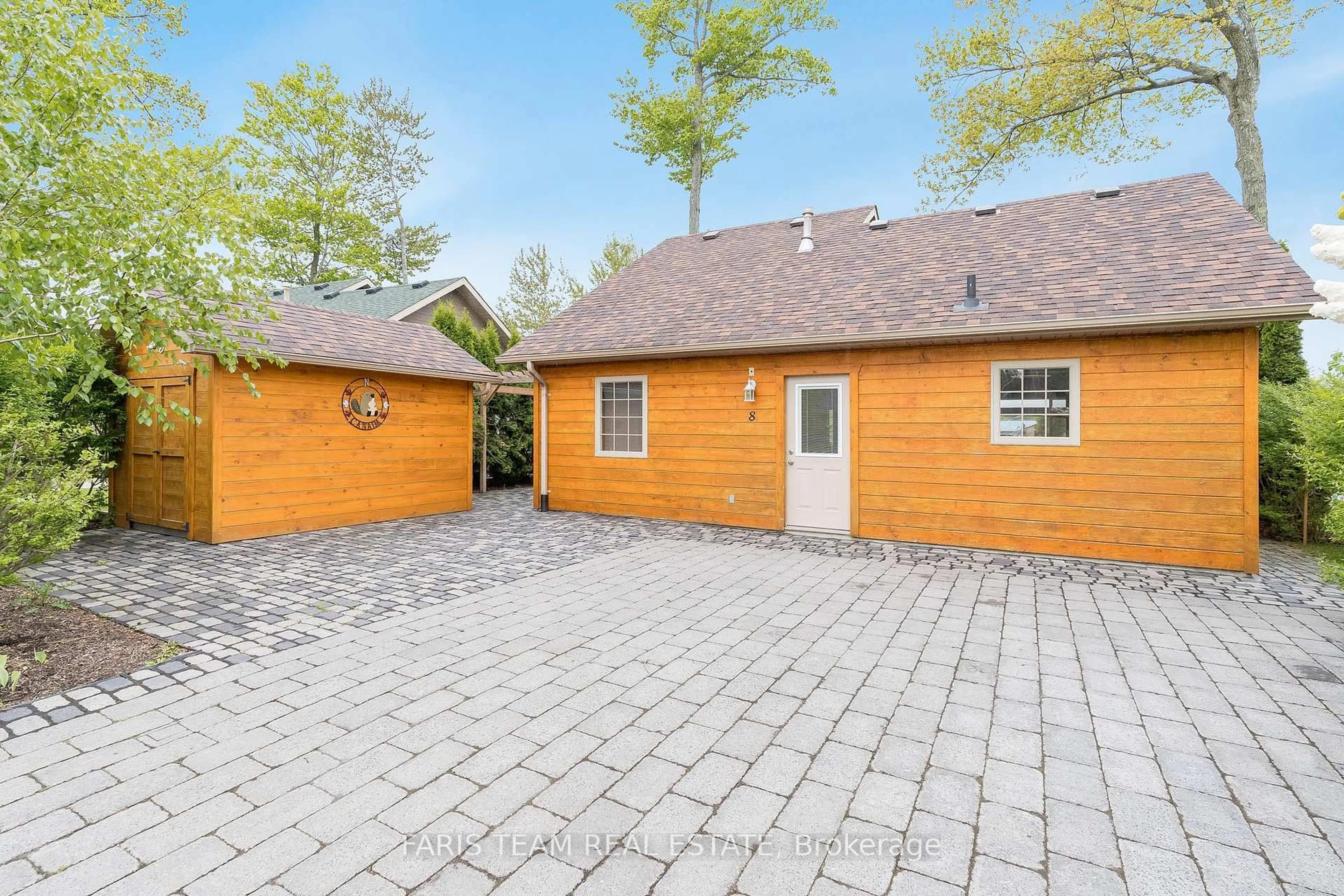 Patio, street for 8 Cabin Cres, Wasaga Beach Ontario L9Z 1X7