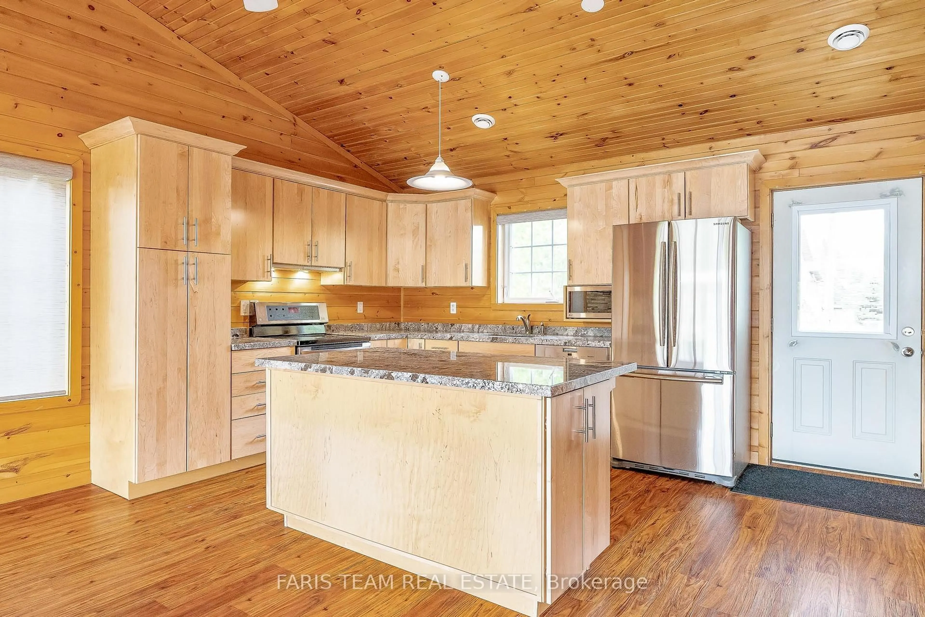 Open concept kitchen, wood/laminate floor for 8 Cabin Cres, Wasaga Beach Ontario L9Z 1X7