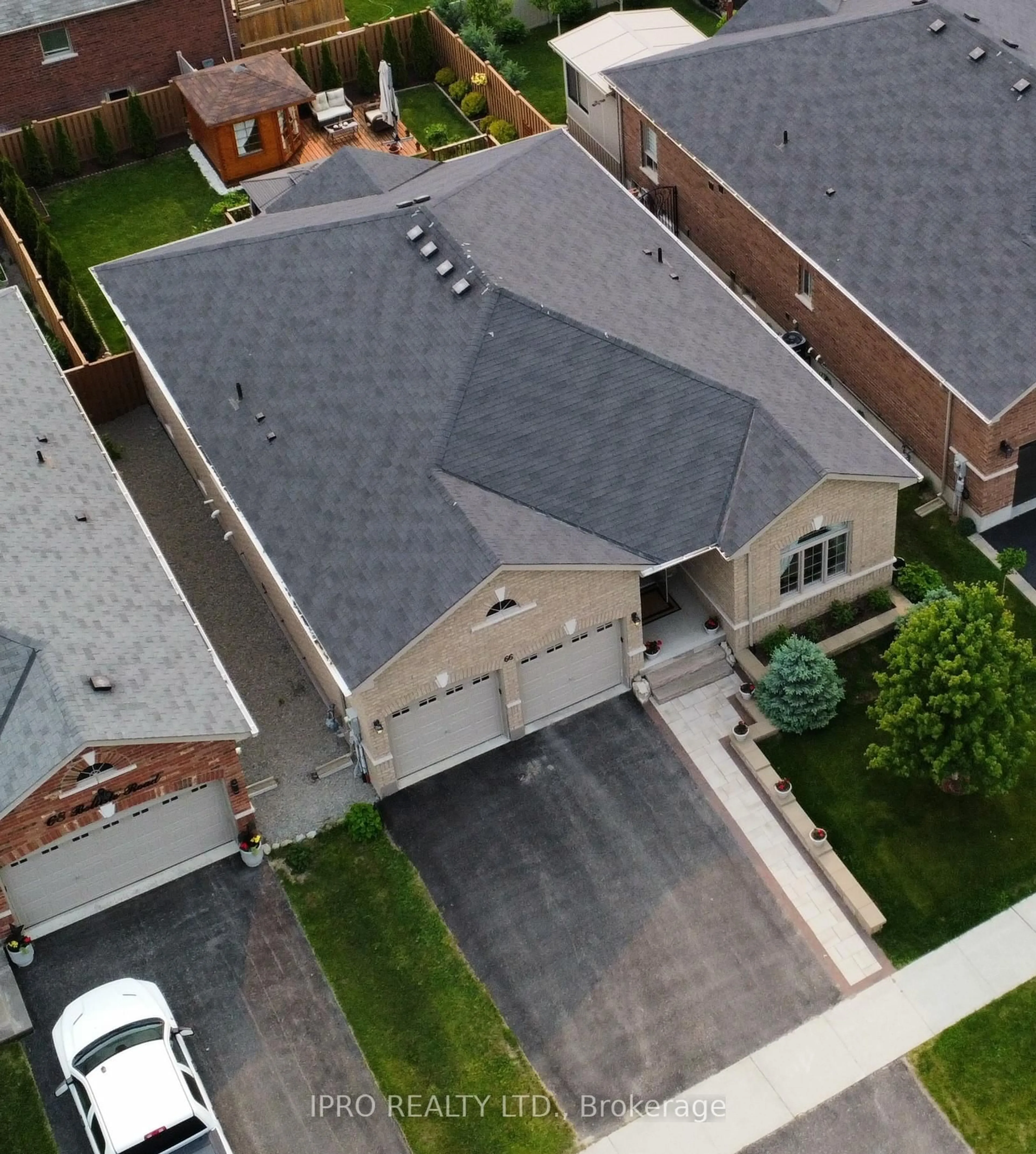 A pic from outside/outdoor area/front of a property/back of a property/a pic from drone, street for 66 Bellisle Rd, Penetanguishene Ontario L9M 0V6