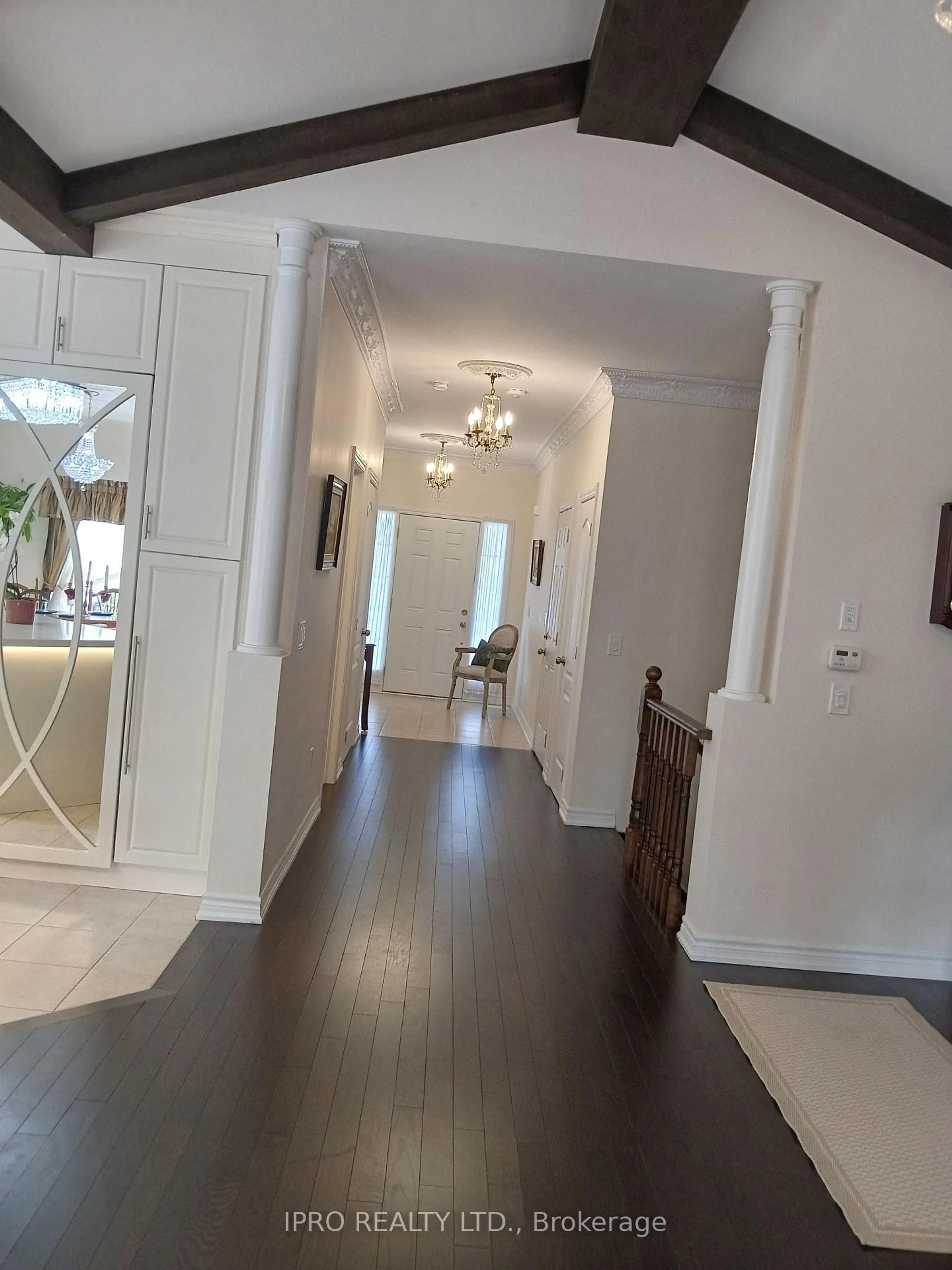 Indoor foyer for 66 Bellisle Rd, Penetanguishene Ontario L9M 0V6