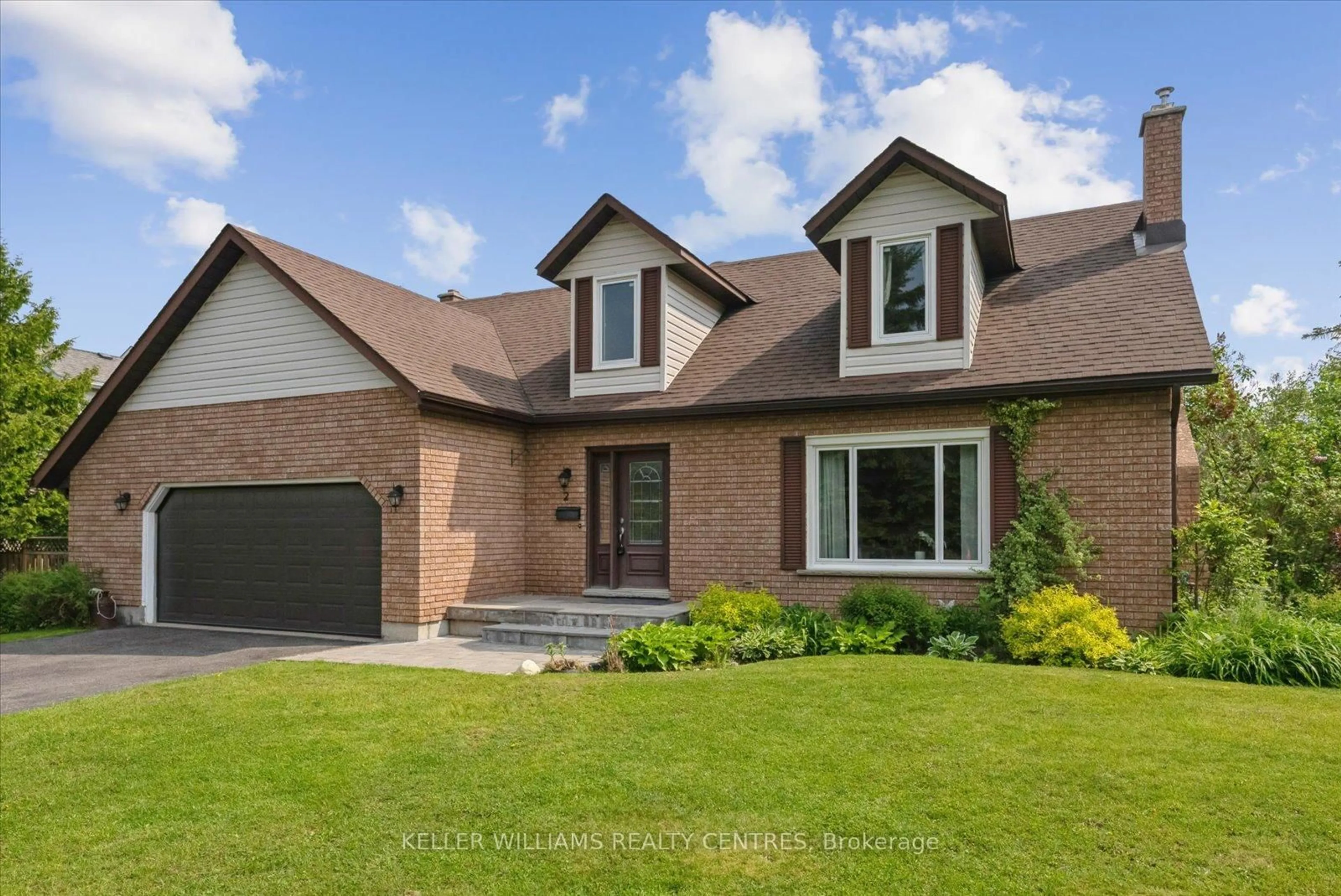 Home with brick exterior material, street for 2 Elm Crt, Oro-Medonte Ontario L0L 2E0
