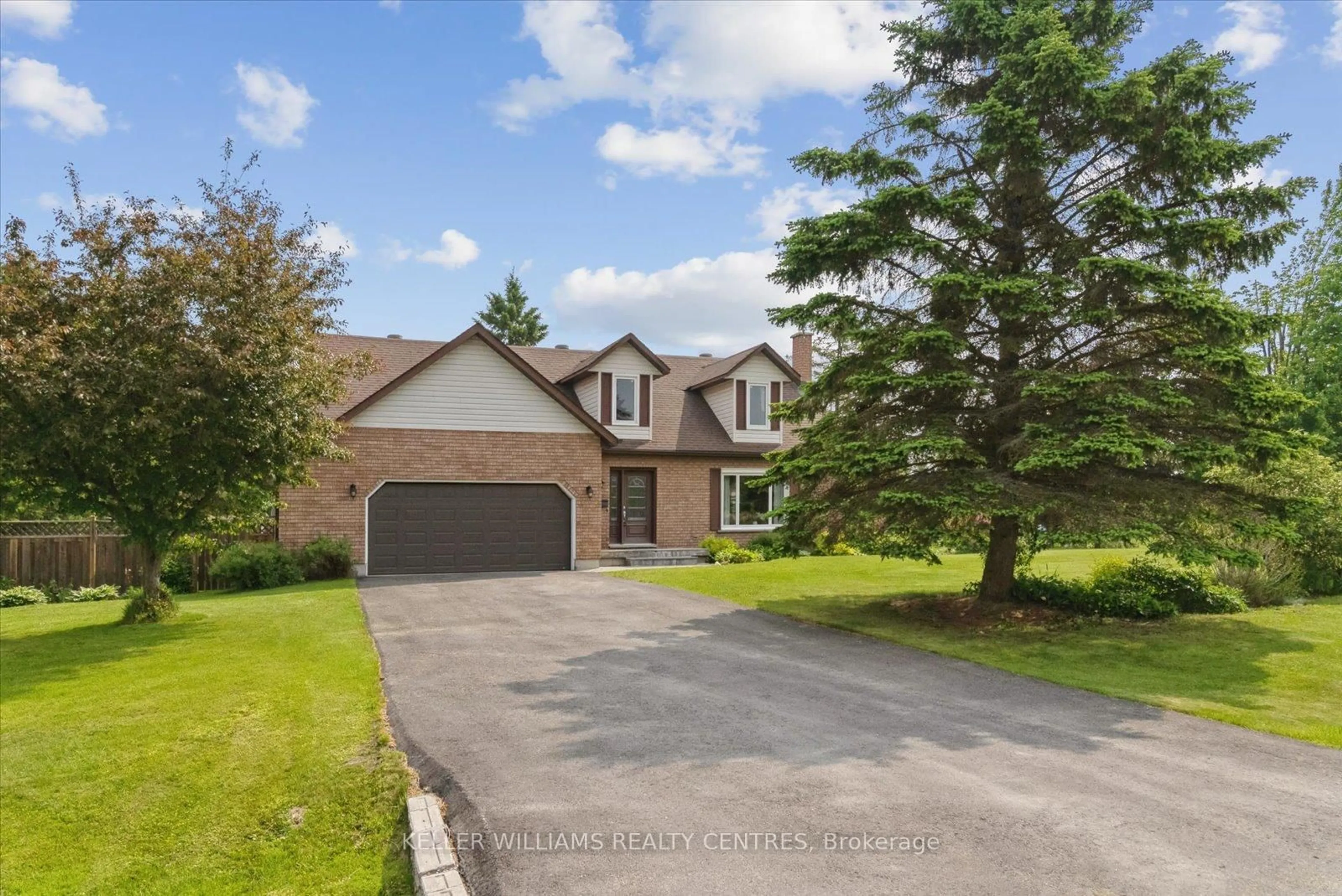 A pic from outside/outdoor area/front of a property/back of a property/a pic from drone, street for 2 Elm Crt, Oro-Medonte Ontario L0L 2E0