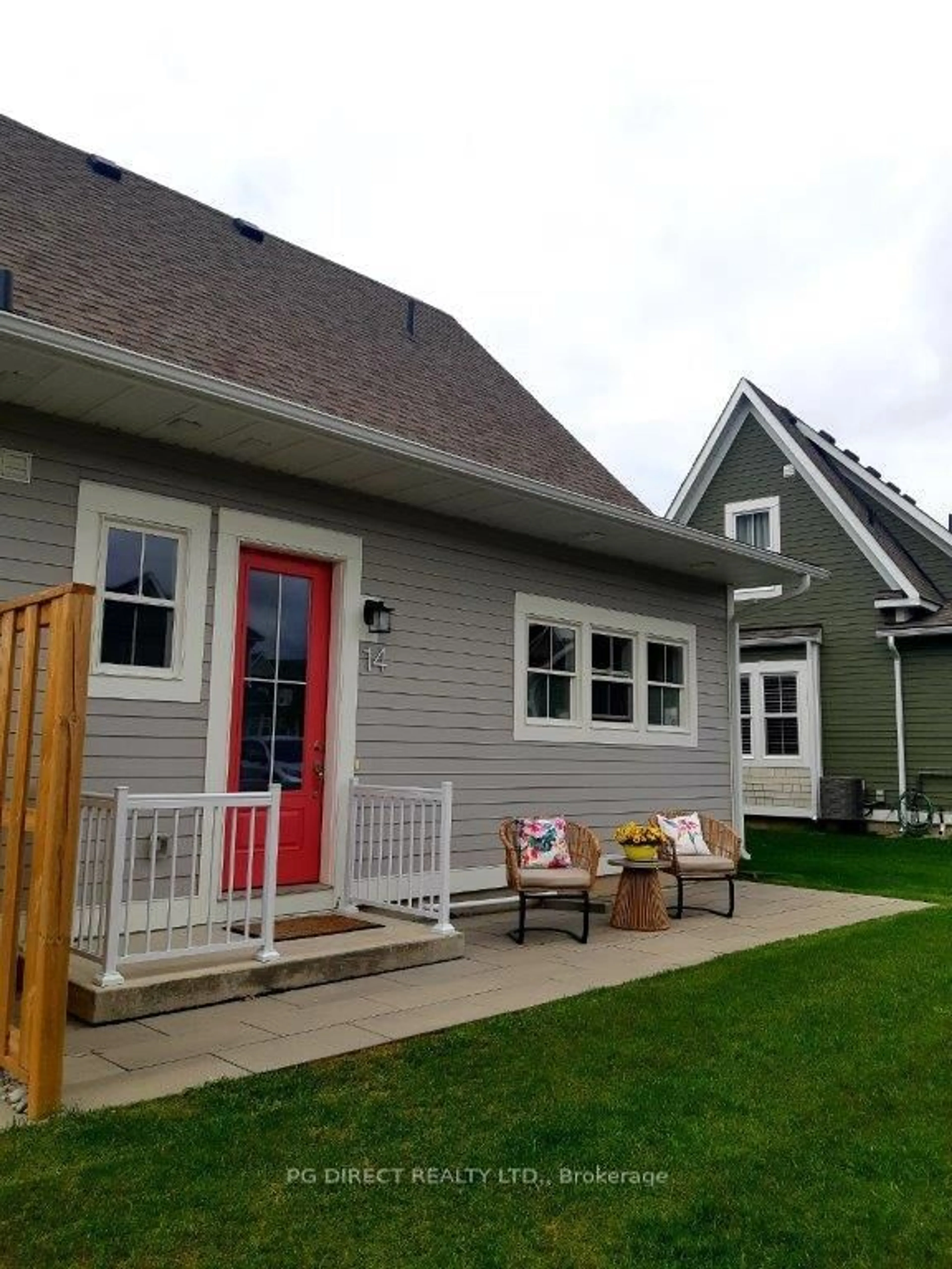 Home with vinyl exterior material, street for 14 Danielle Cres, Midland Ontario L4R 0H3
