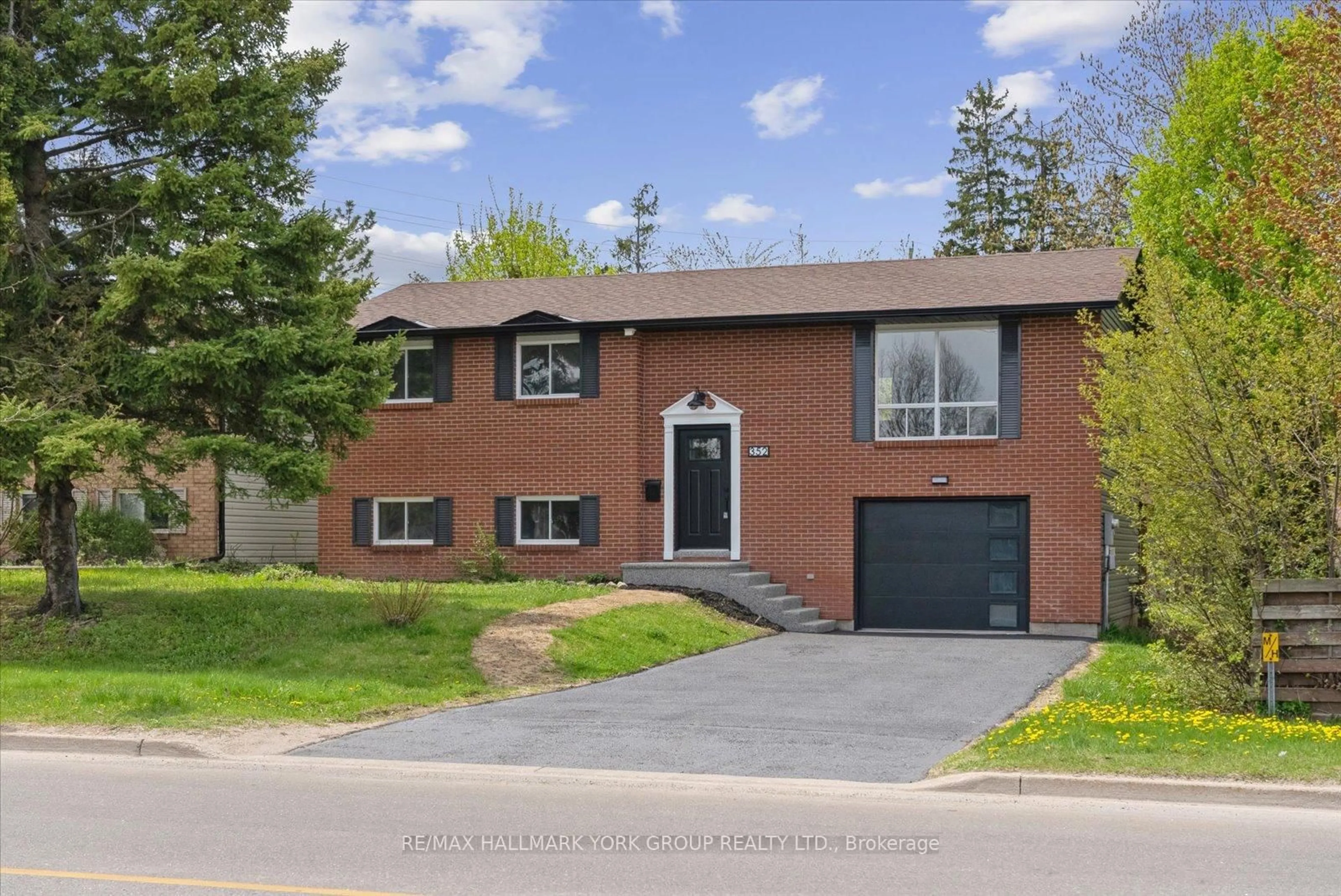 Home with brick exterior material, street for 352 Anne St, Barrie Ontario L4N 5M9