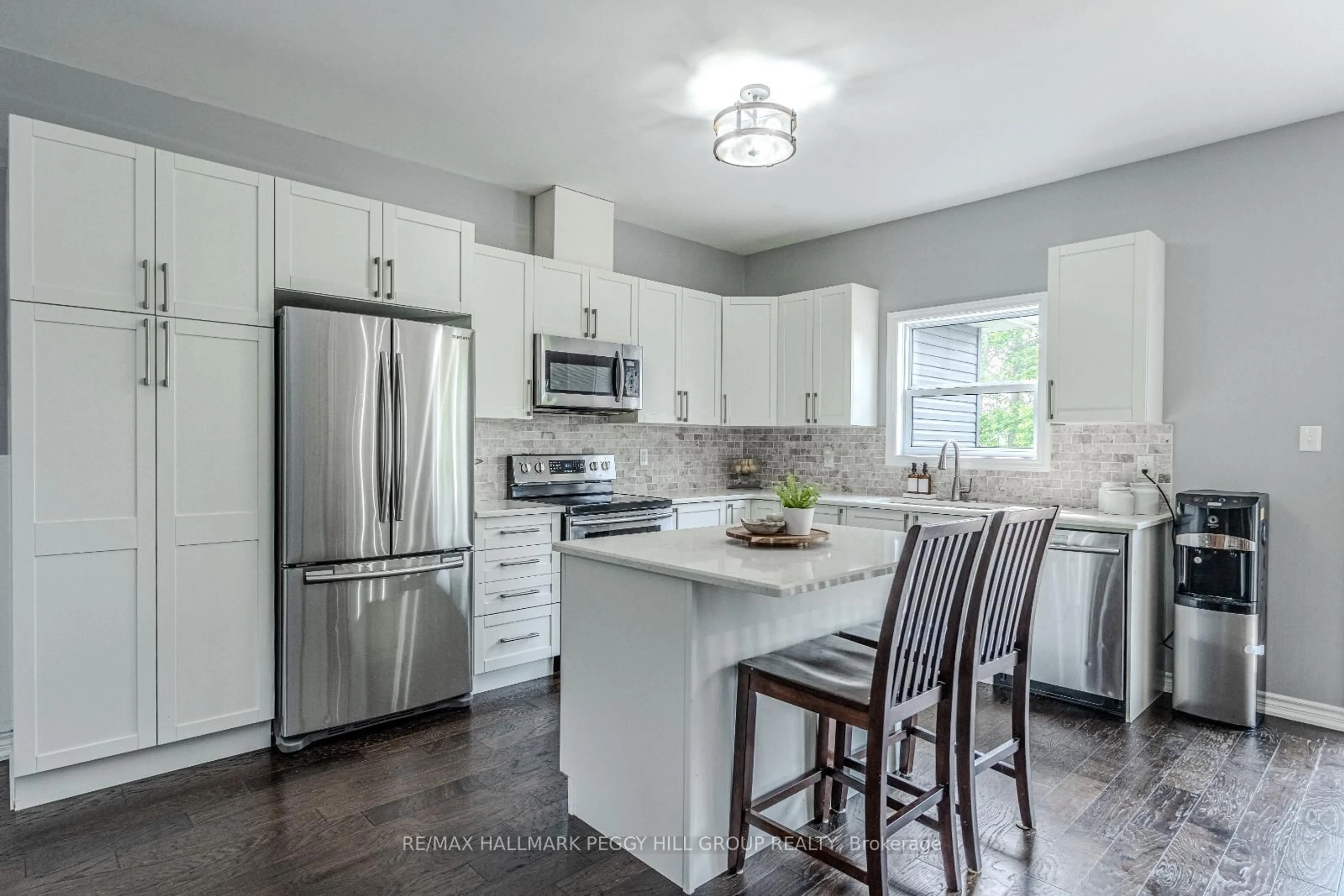 Open concept kitchen, unknown for 55 Donlands Crt, Severn Ontario L0K 1E0