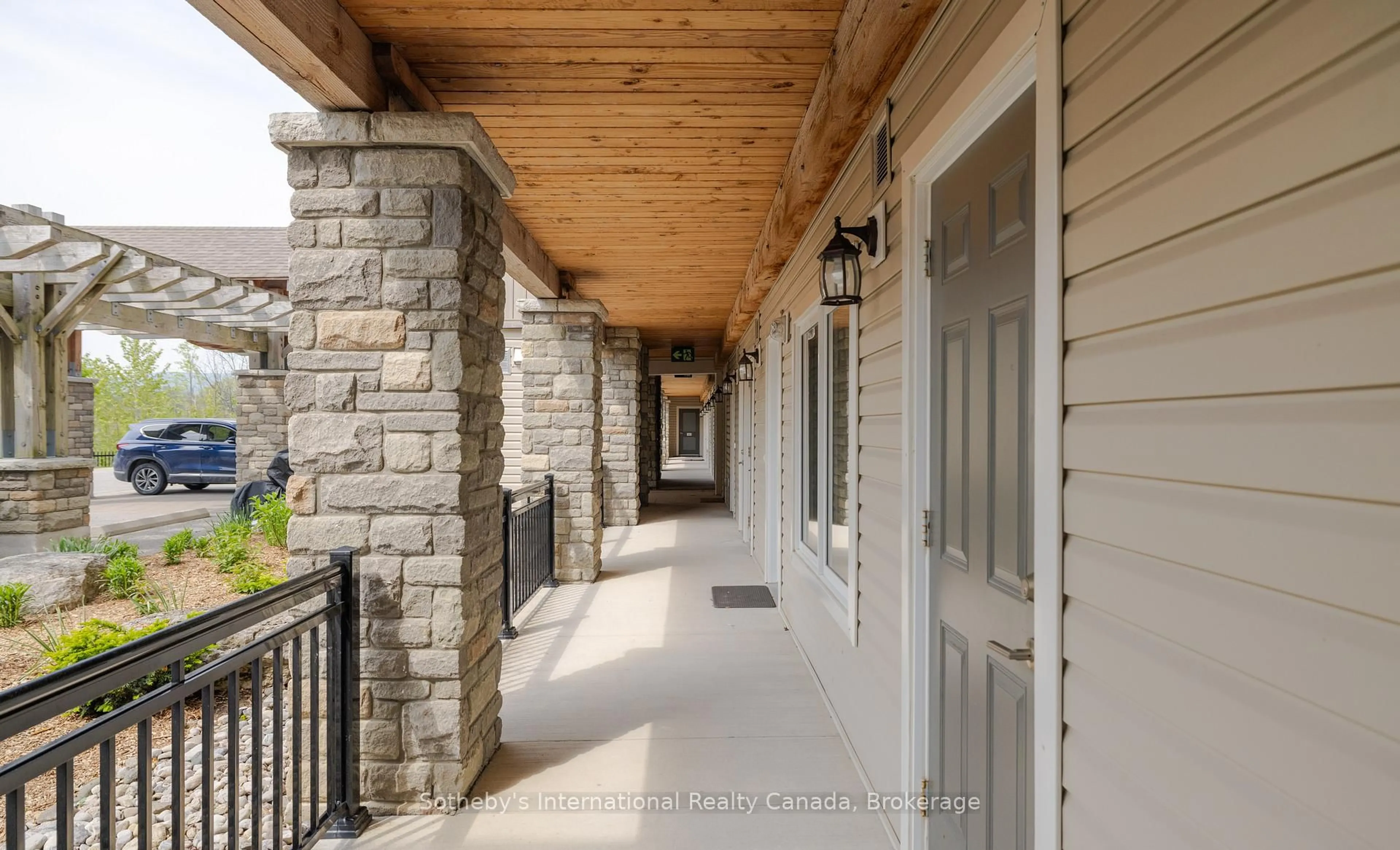 Patio, building for 6 Anchorage Cres #107, Collingwood Ontario L9Y 0Y6