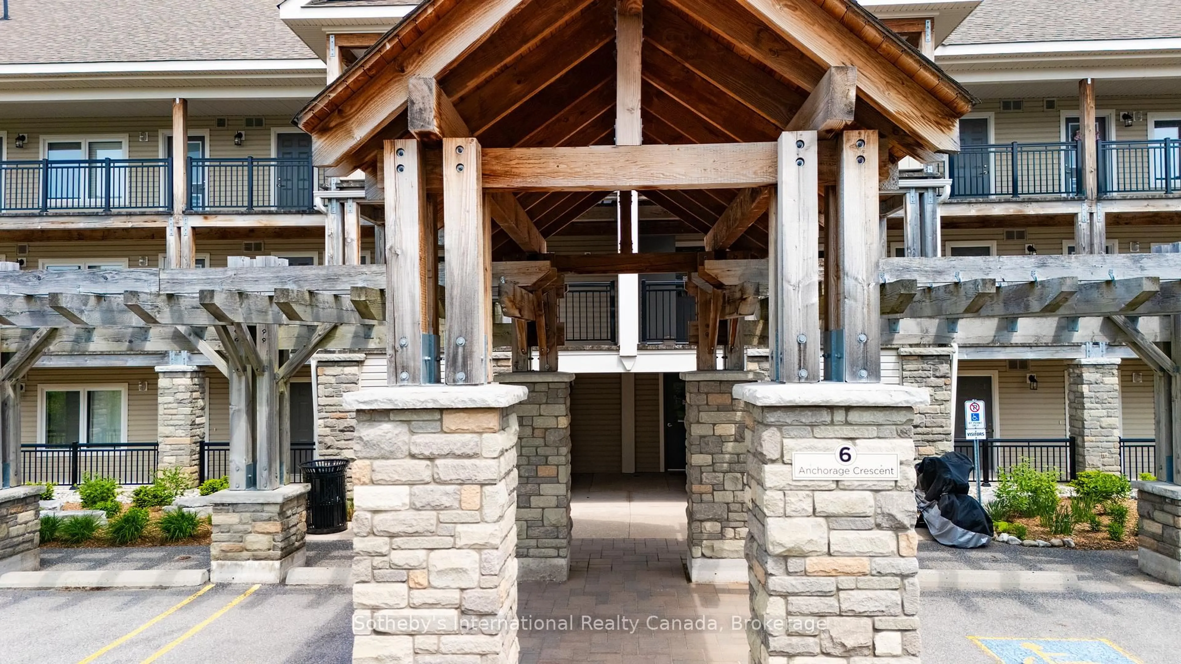 Indoor foyer for 6 Anchorage Cres #107, Collingwood Ontario L9Y 0Y6
