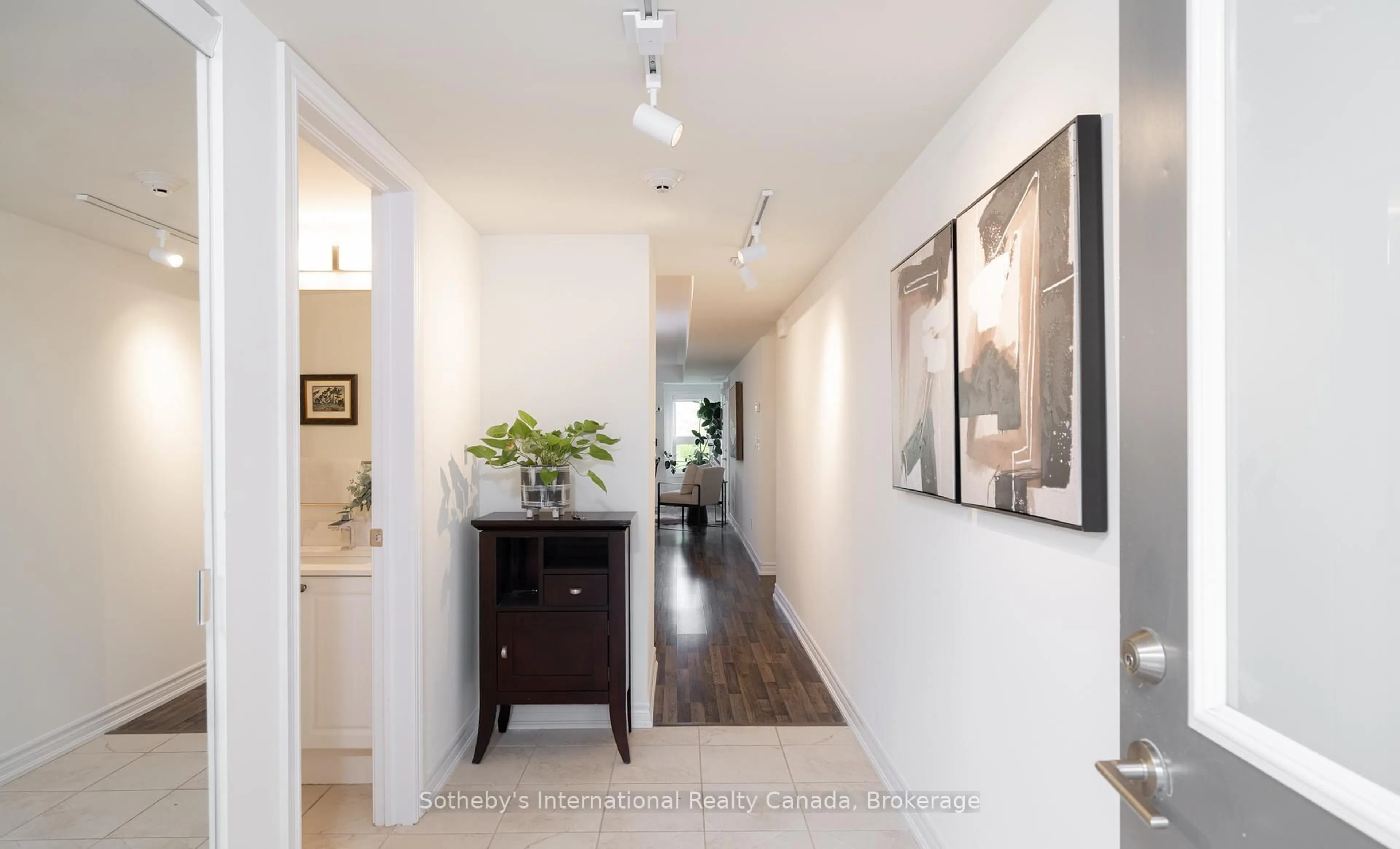 Indoor entryway for 6 Anchorage Cres #107, Collingwood Ontario L9Y 0Y6