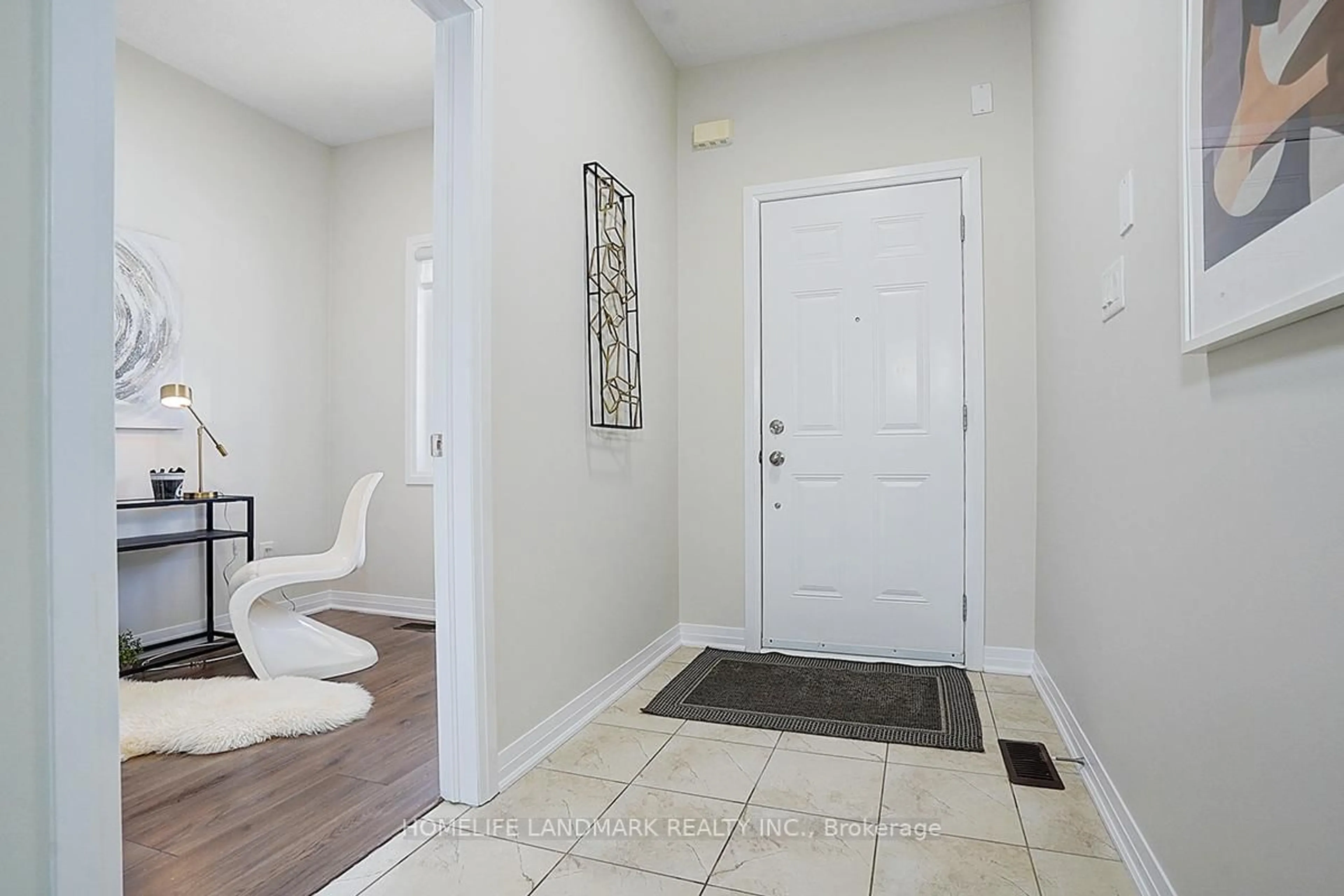 Indoor entryway for 41 Bedford Estates Cres, Barrie Ontario L4N 9K5