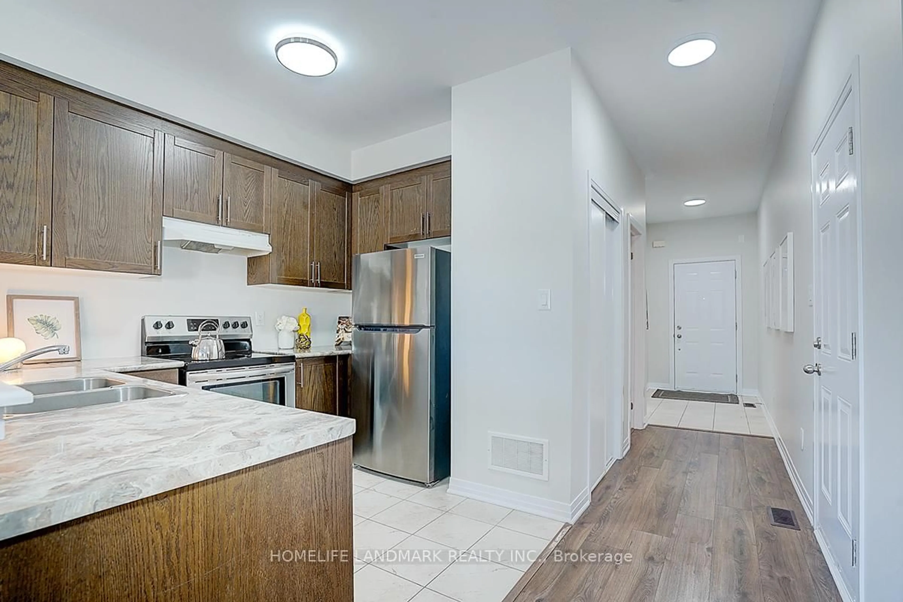 Standard kitchen, unknown for 41 Bedford Estates Cres, Barrie Ontario L4N 9K5