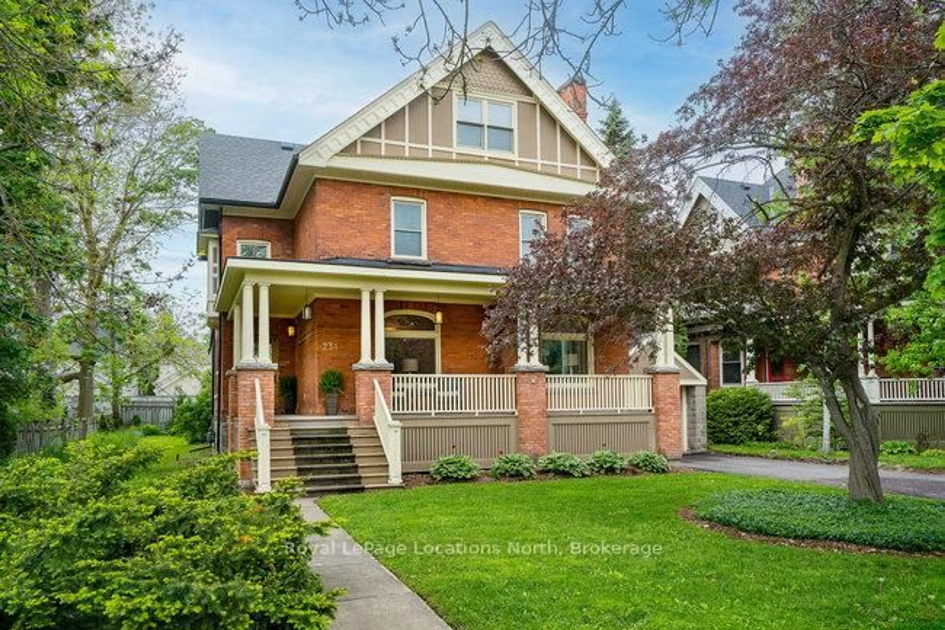 Home with brick exterior material, street for 234 Pine St, Collingwood Ontario L9Y 2P2