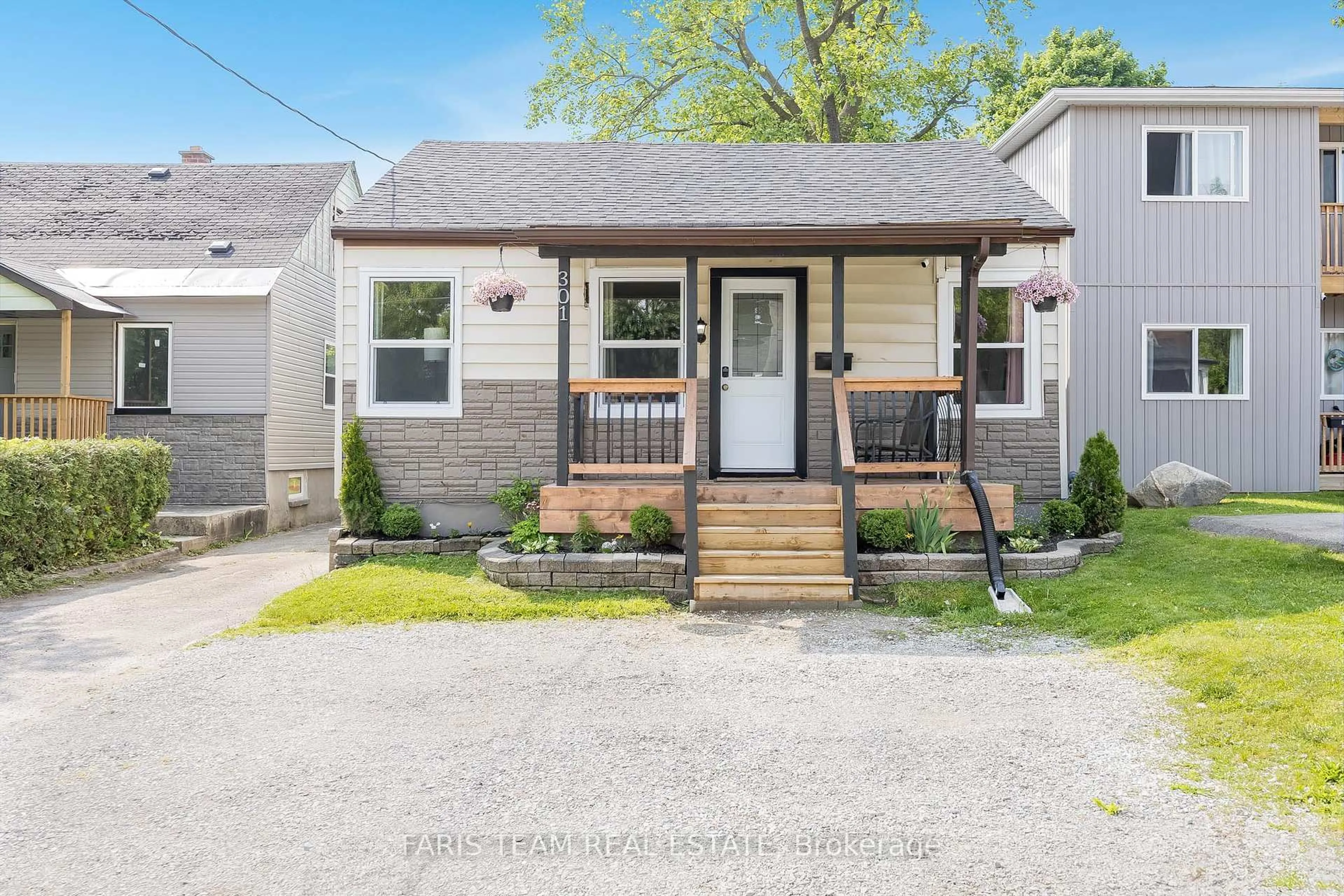 Unknown for 301 Mary St, Orillia Ontario L3V 3E9