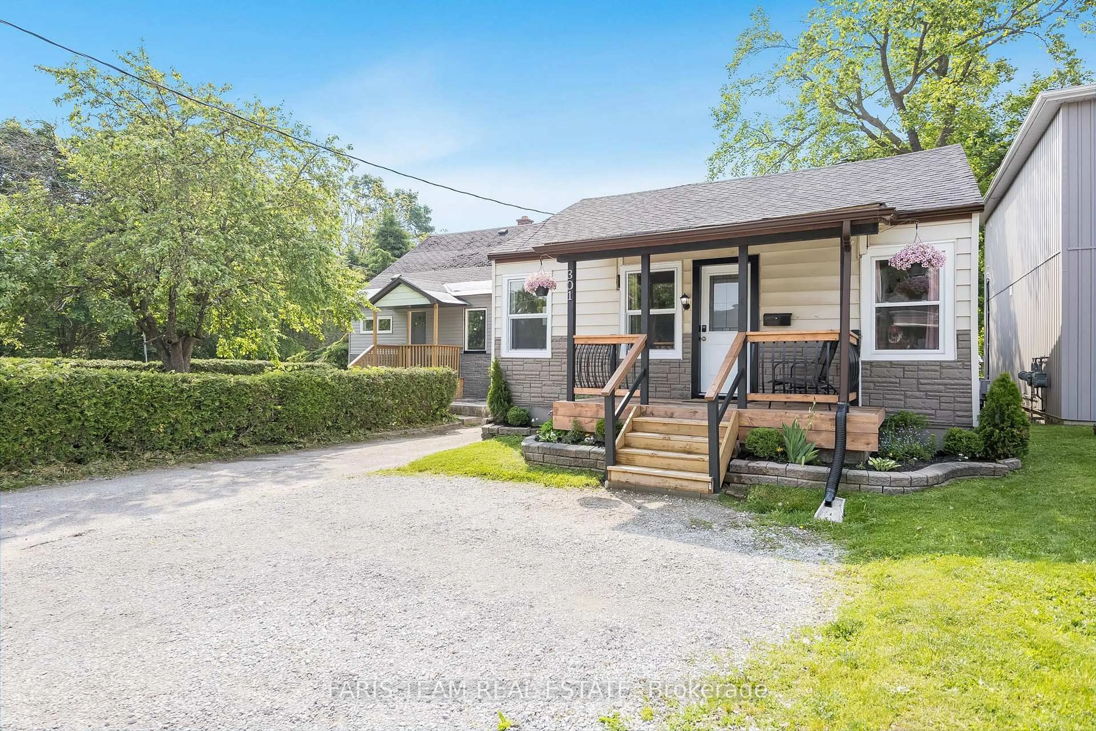 Unknown for 301 Mary St, Orillia Ontario L3V 3E9