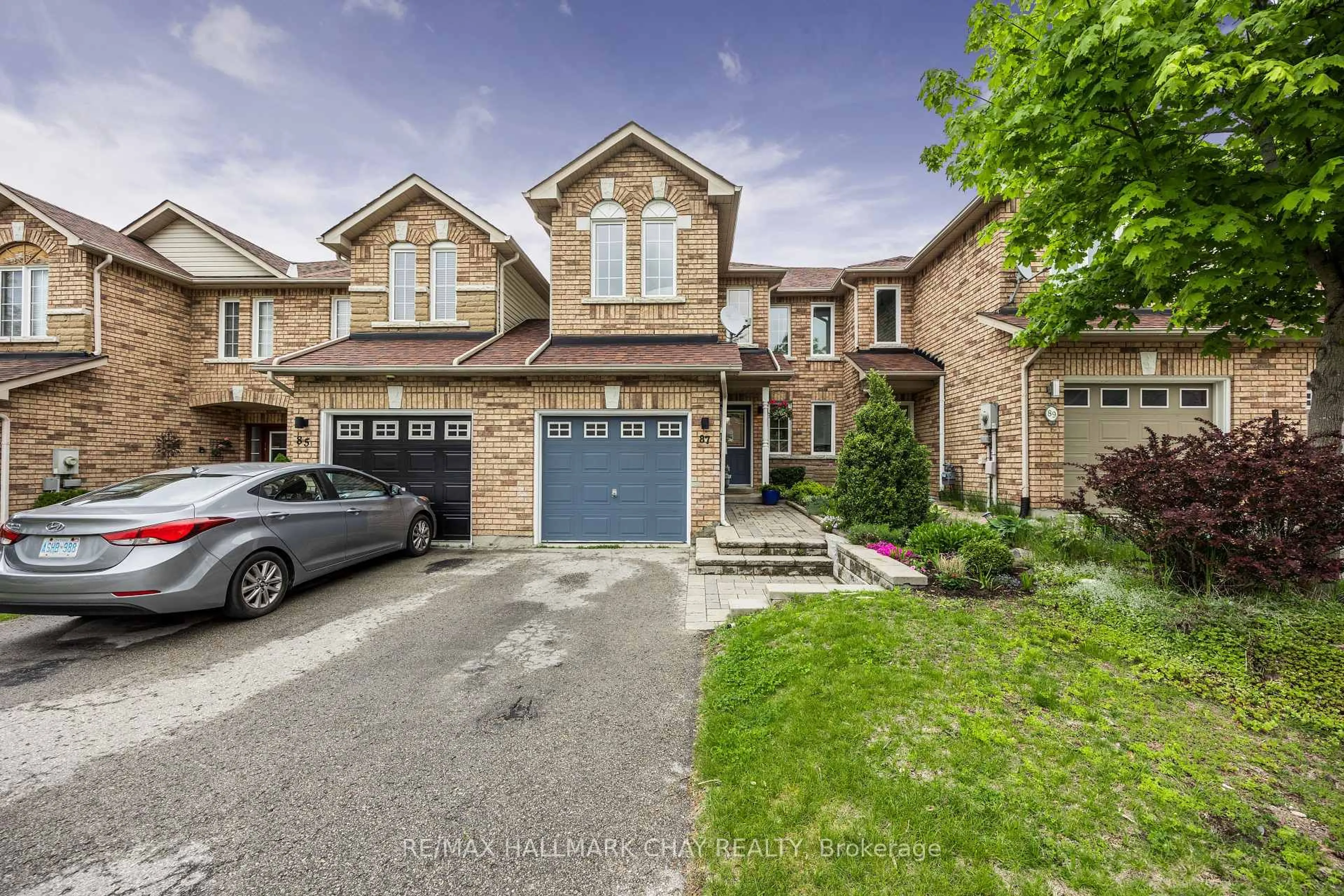 Home with brick exterior material, street for 87 Hawthorne Cres, Barrie Ontario L4N 9Y8