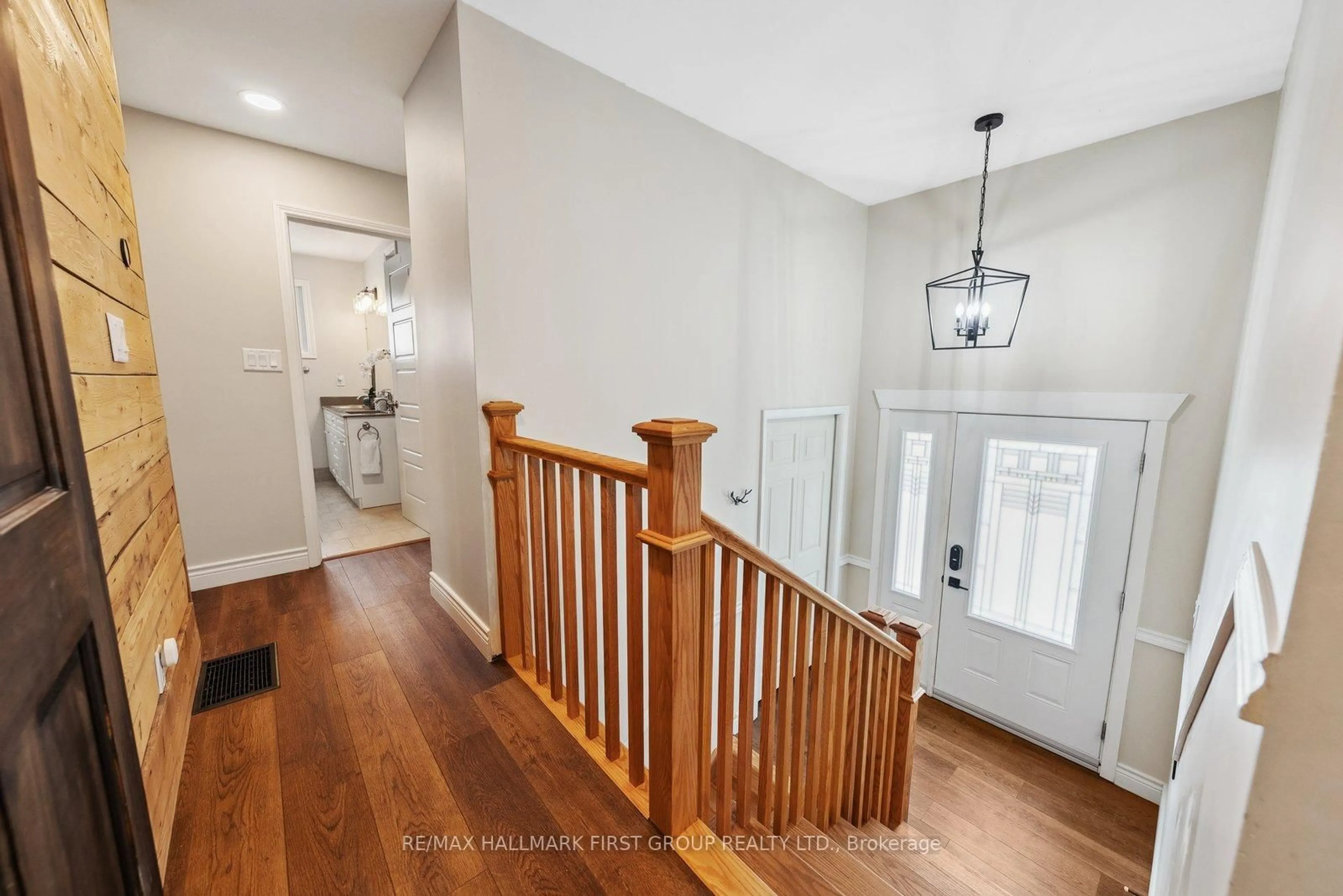 Indoor entryway for 2738 Stephen Dr, Ramara Ontario L0K 1B0
