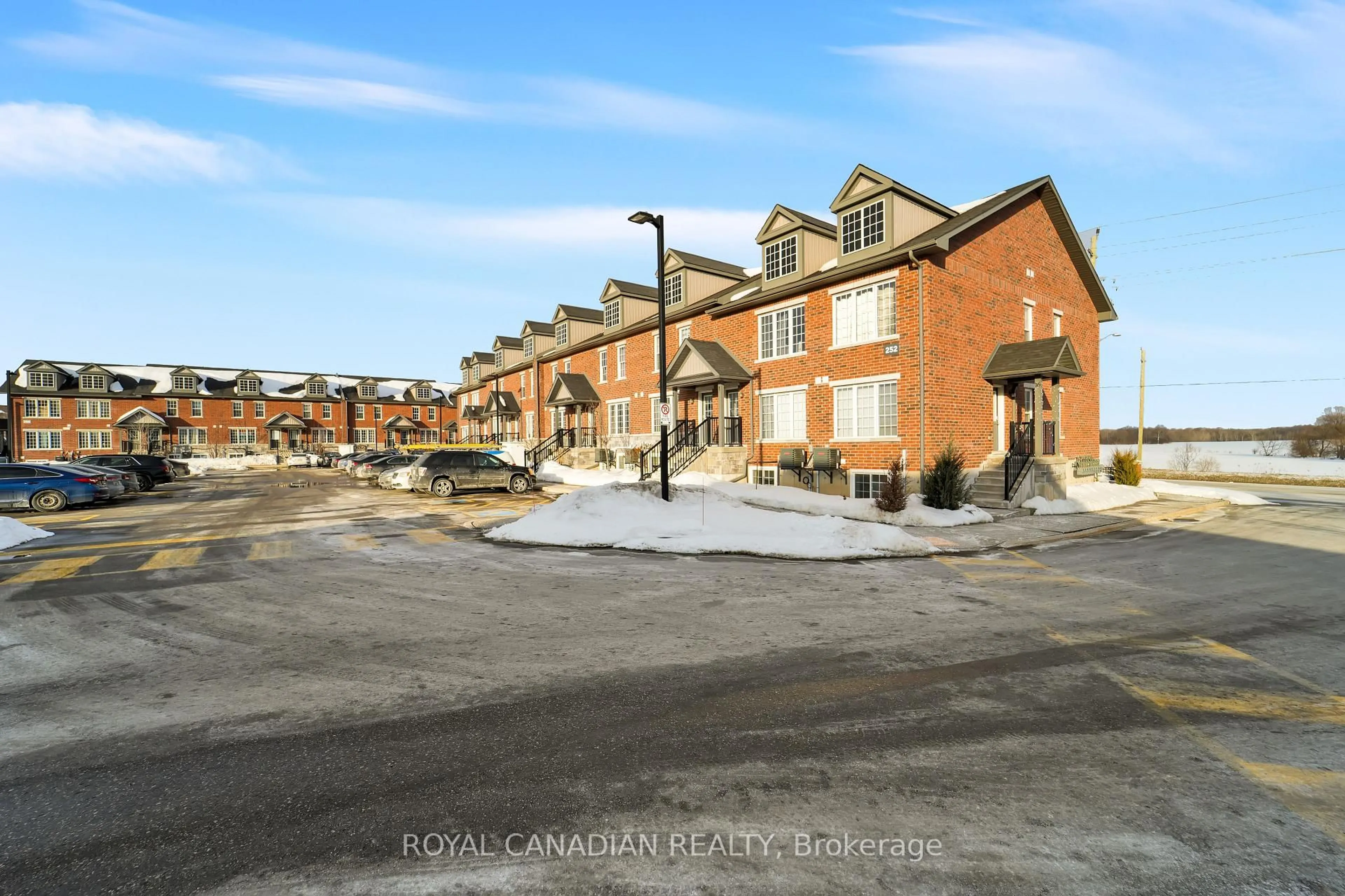 A pic from outside/outdoor area/front of a property/back of a property/a pic from drone, unknown for 252 Penetanguishene Rd #14, Barrie Ontario L4M 7C2