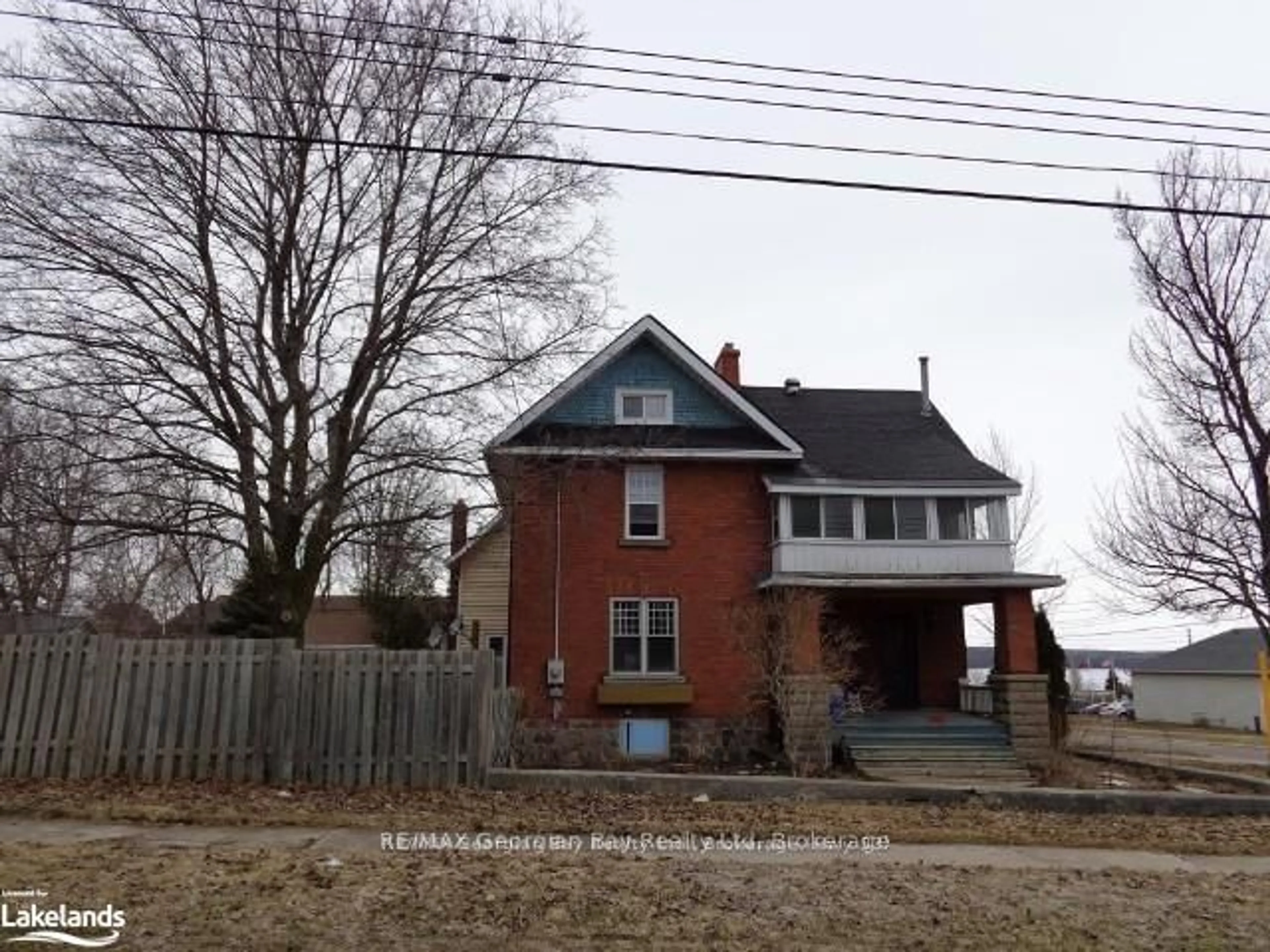 Home with brick exterior material, street for 586 Dominion Ave, Midland Ontario L4R 1R3