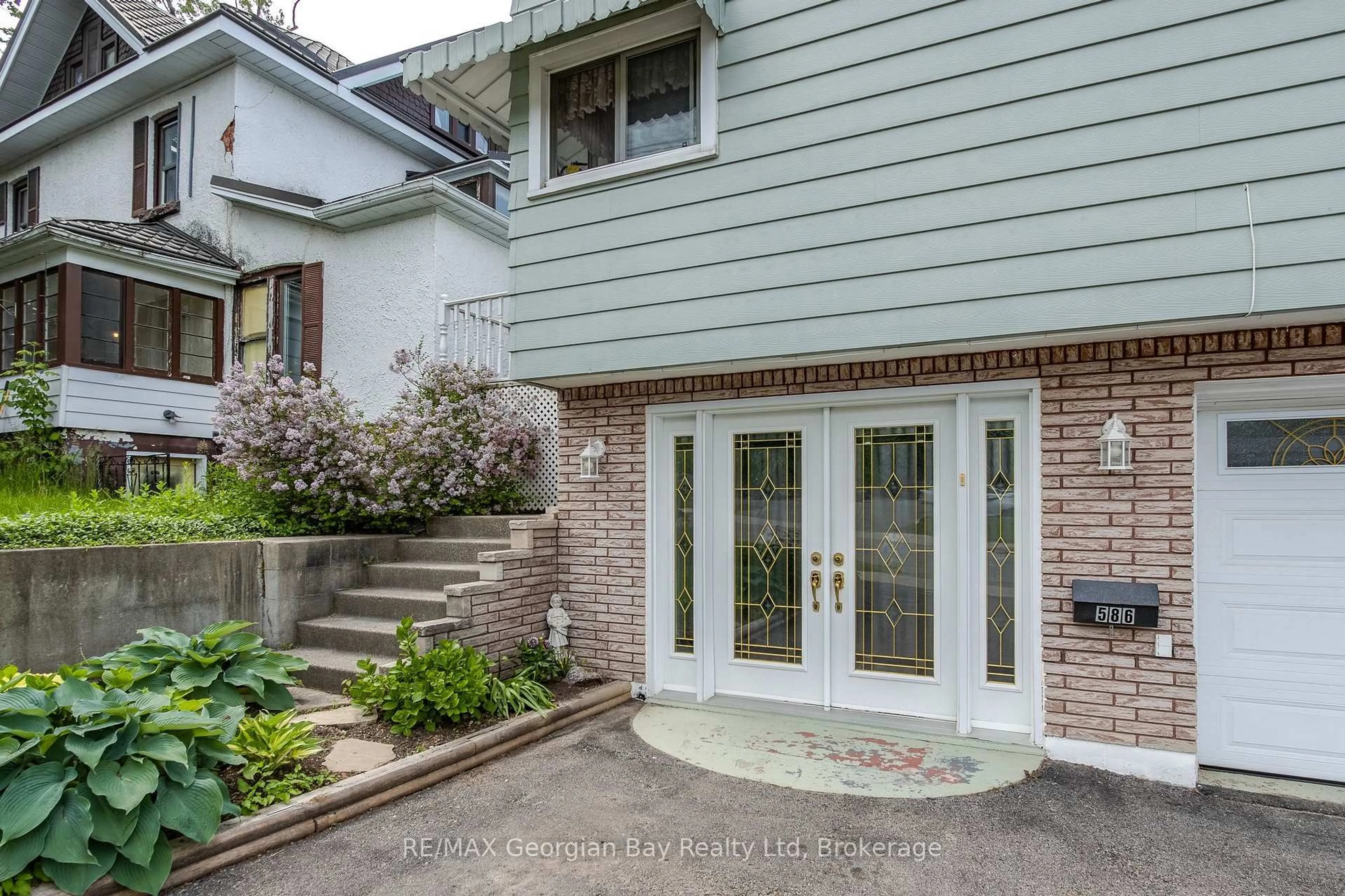 Home with brick exterior material, street for 586 Dominion Ave, Midland Ontario L4R 1R3