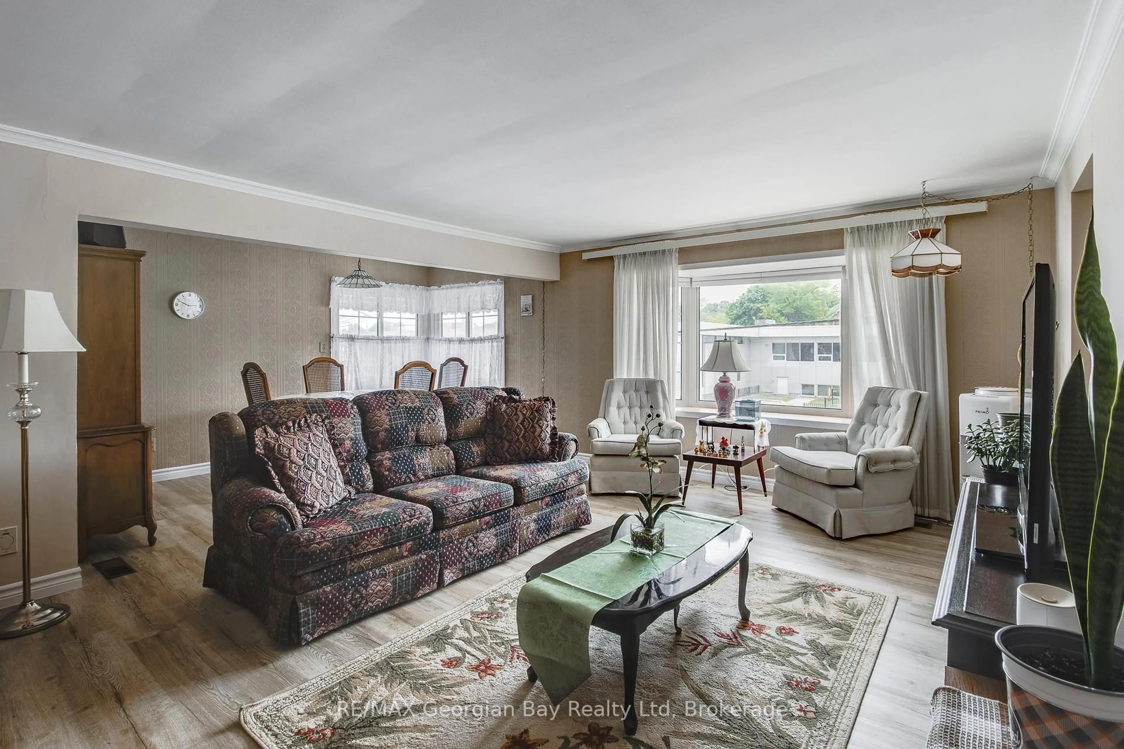 Living room with furniture, unknown for 586 Dominion Ave, Midland Ontario L4R 1R3