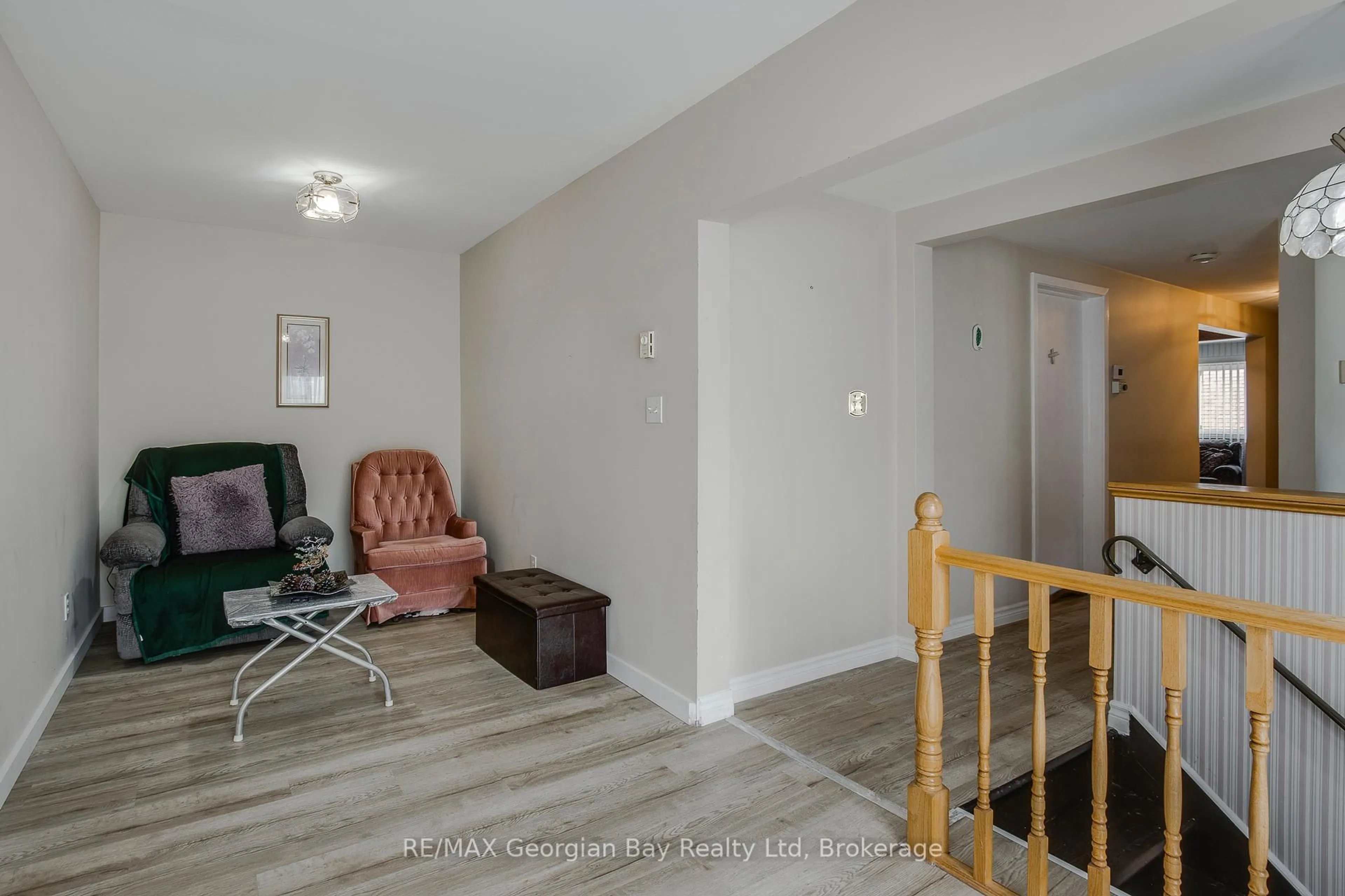 Living room with furniture, unknown for 586 Dominion Ave, Midland Ontario L4R 1R3