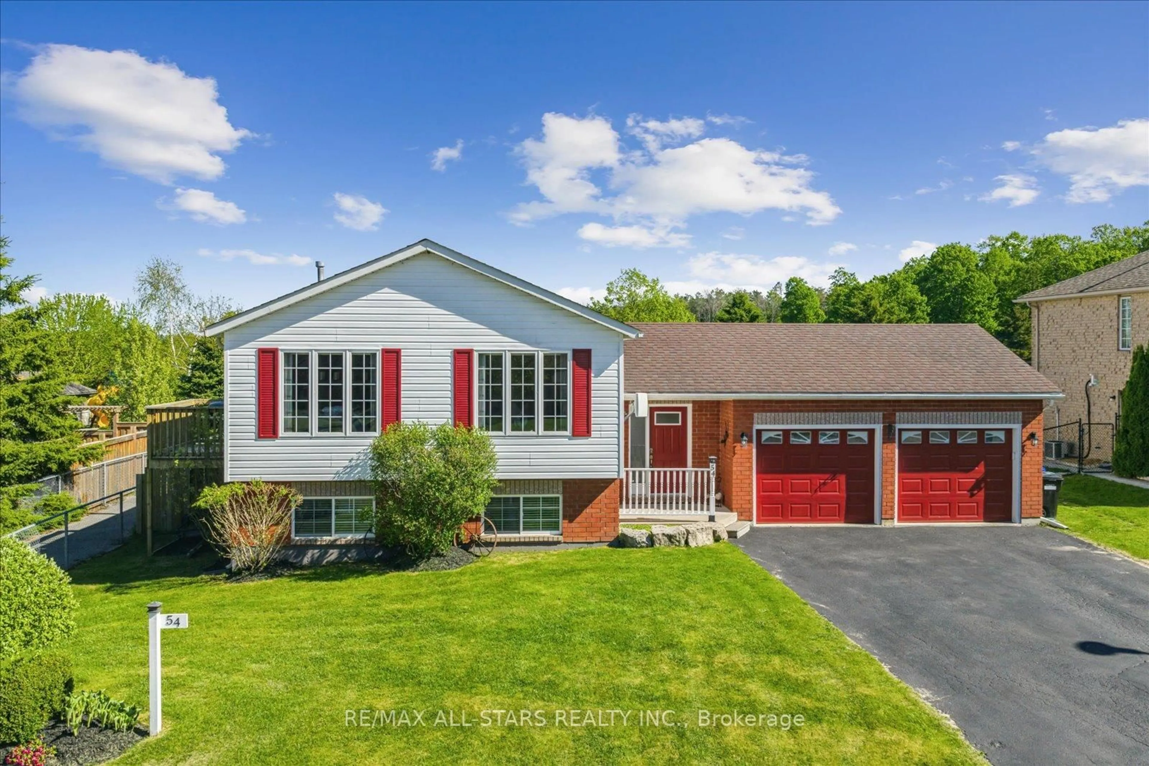 Home with vinyl exterior material, street for 54 Marlow Circ, Springwater Ontario L0L 1V0