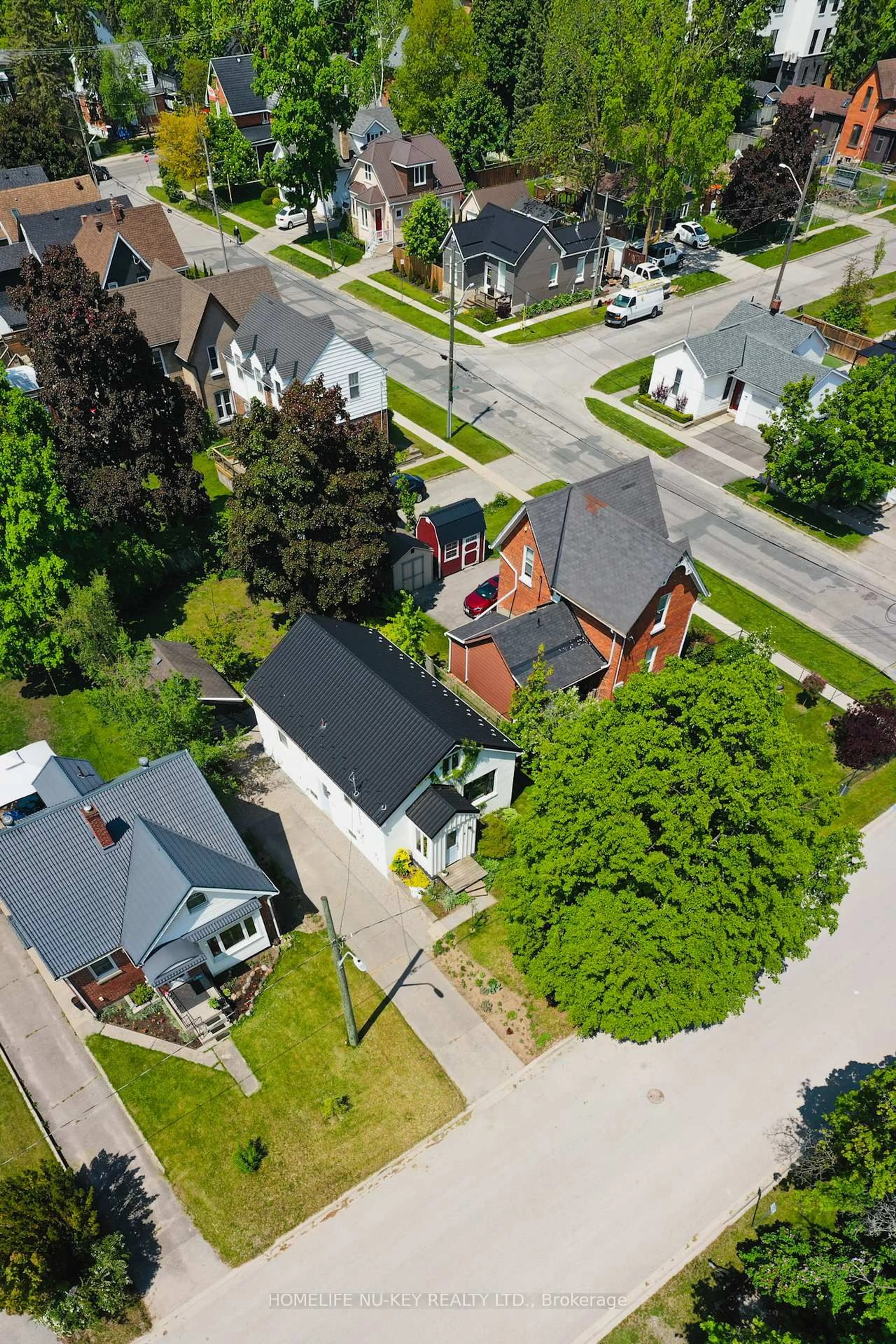 A pic from outside/outdoor area/front of a property/back of a property/a pic from drone, street for 4 MULHOLLAND St, Barrie Ontario L4N 1X2