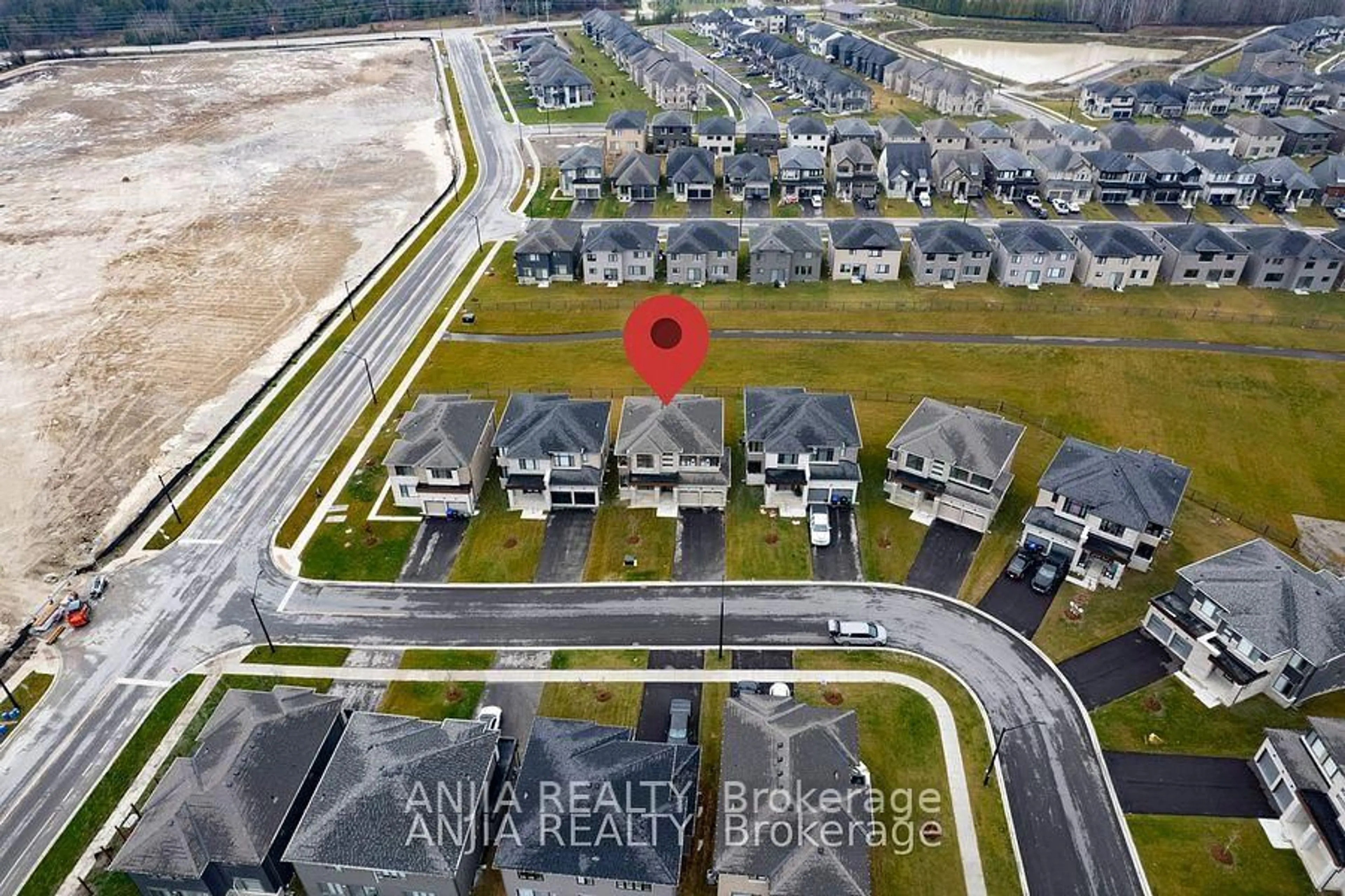 A pic from outside/outdoor area/front of a property/back of a property/a pic from drone, street for 5 Del Ray Cres, Wasaga Beach Ontario L9Z 0N7