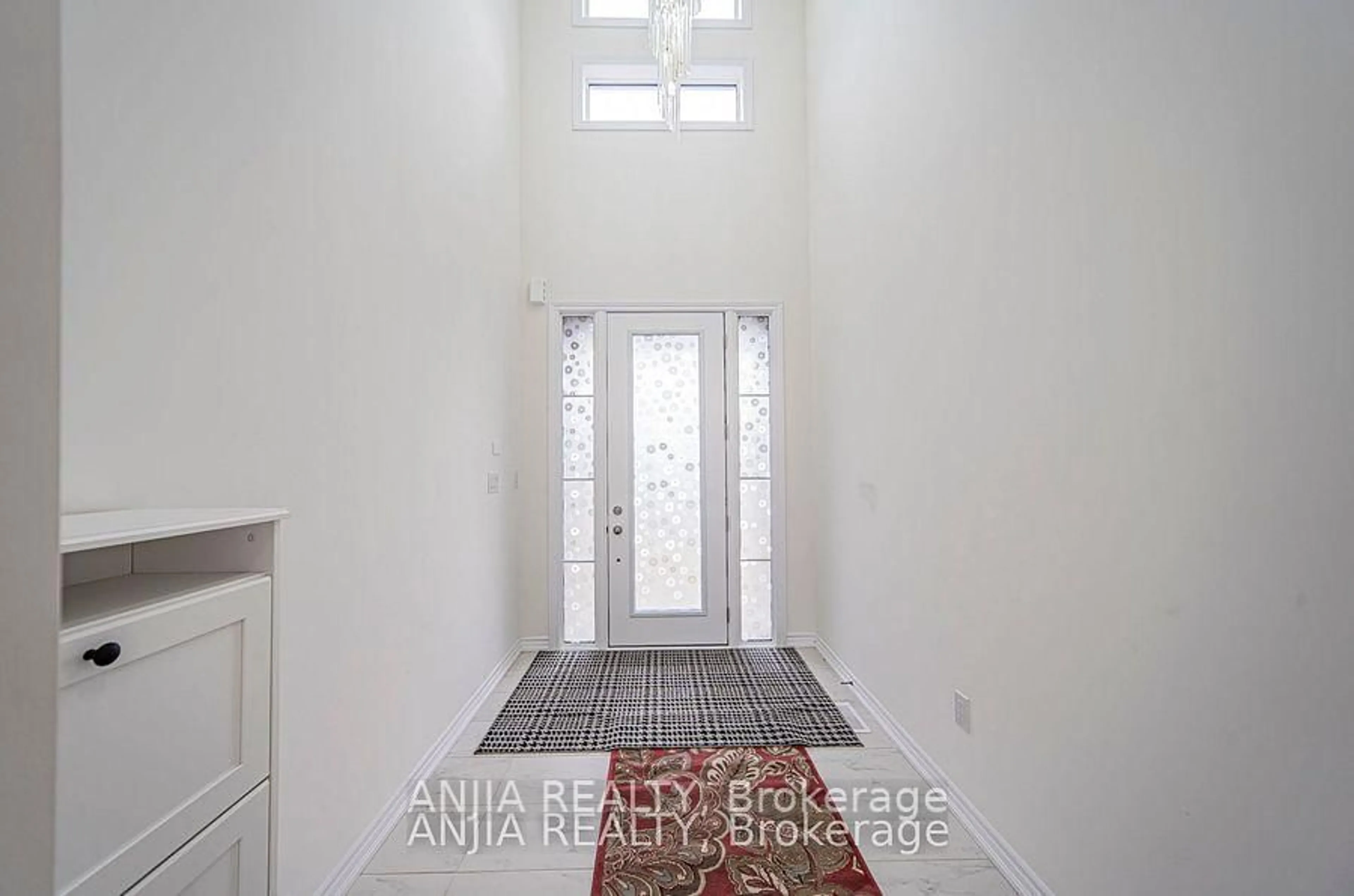 Indoor entryway for 5 Del Ray Cres, Wasaga Beach Ontario L9Z 0N7