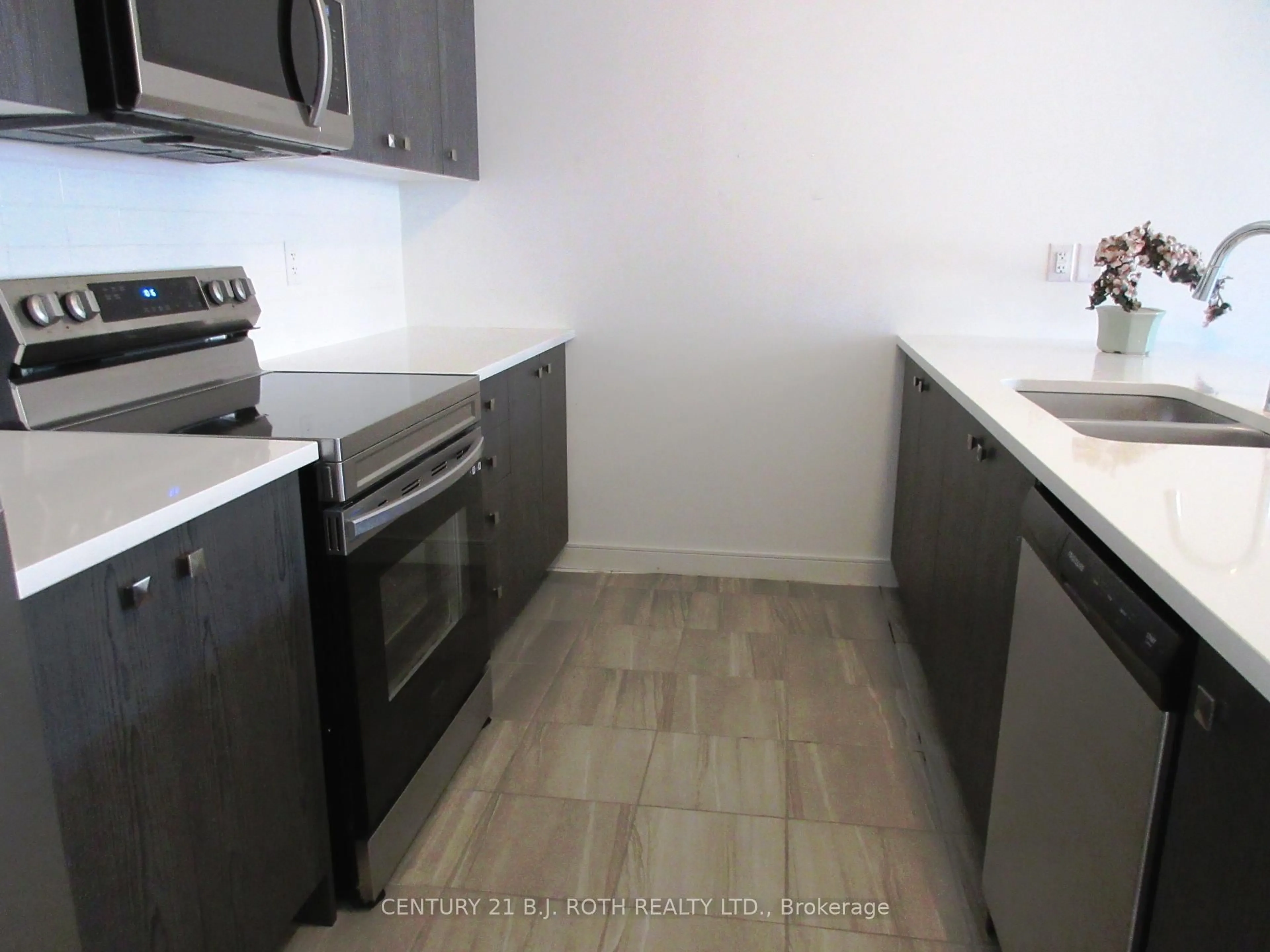 Standard kitchen, unknown for 44 Red Maple Lane, Barrie Ontario L9J 0N7
