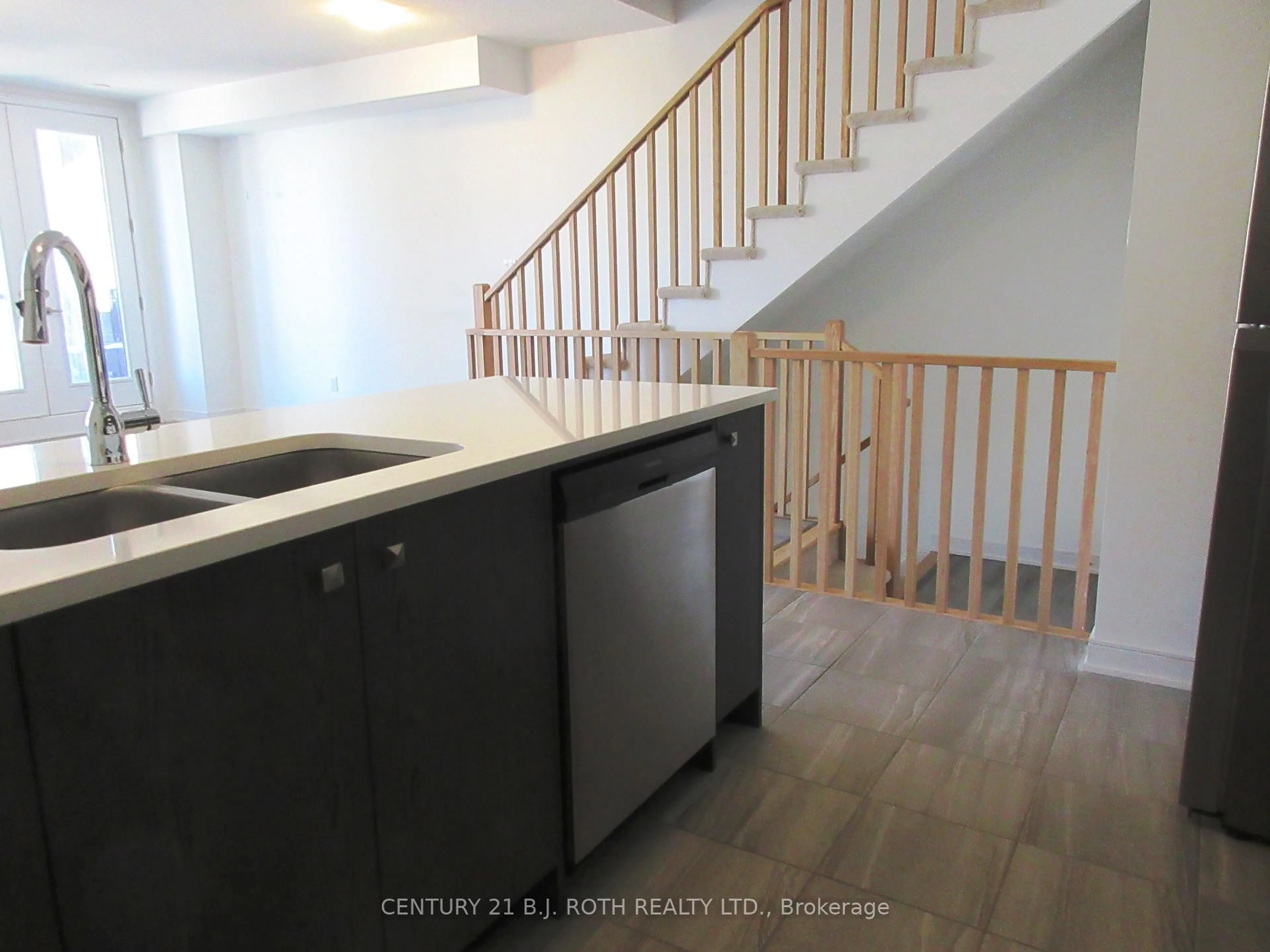 Open concept kitchen, unknown for 44 Red Maple Lane, Barrie Ontario L9J 0N7