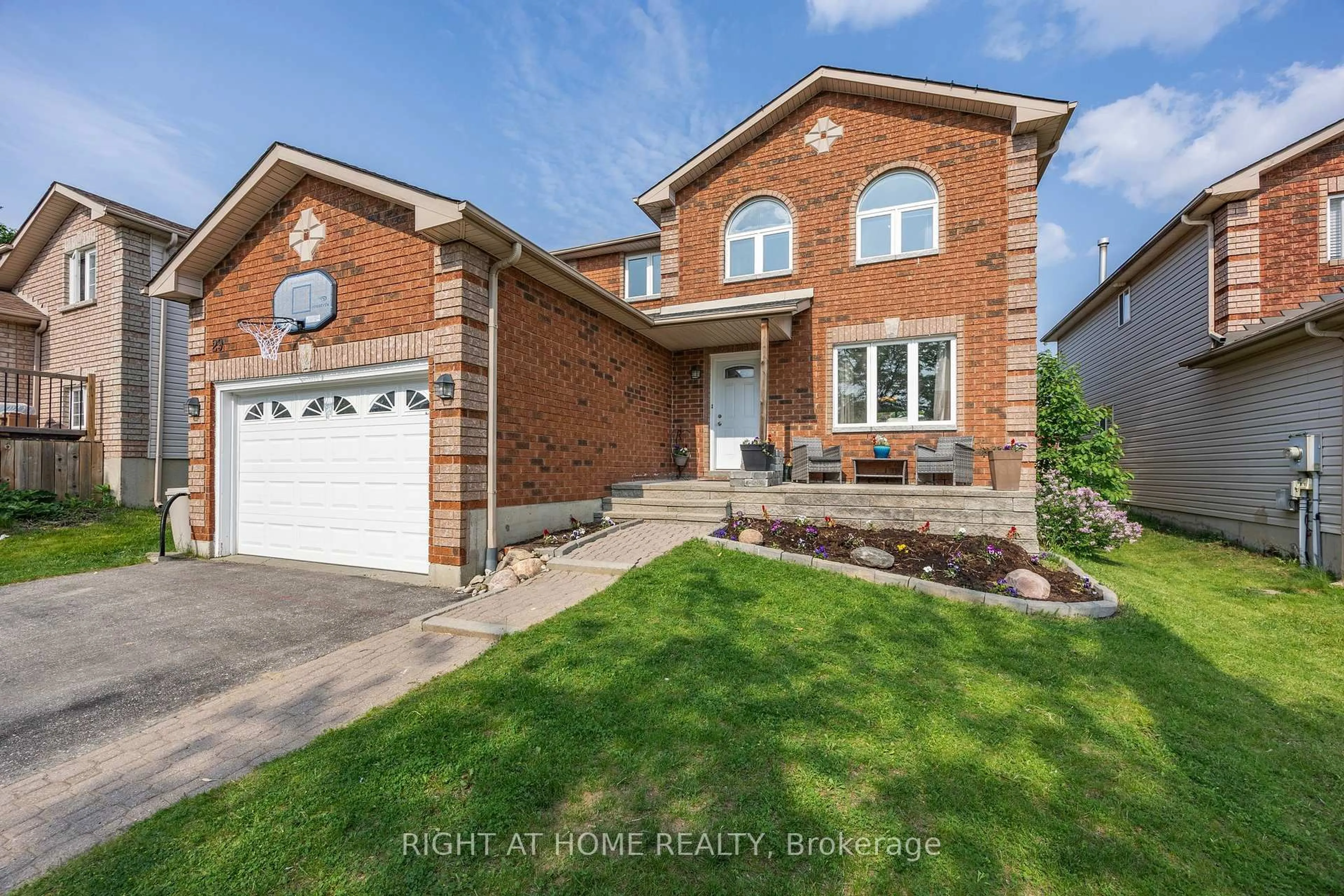 Home with brick exterior material, street for 29 Hersey Cres, Barrie Ontario L4N 8P7