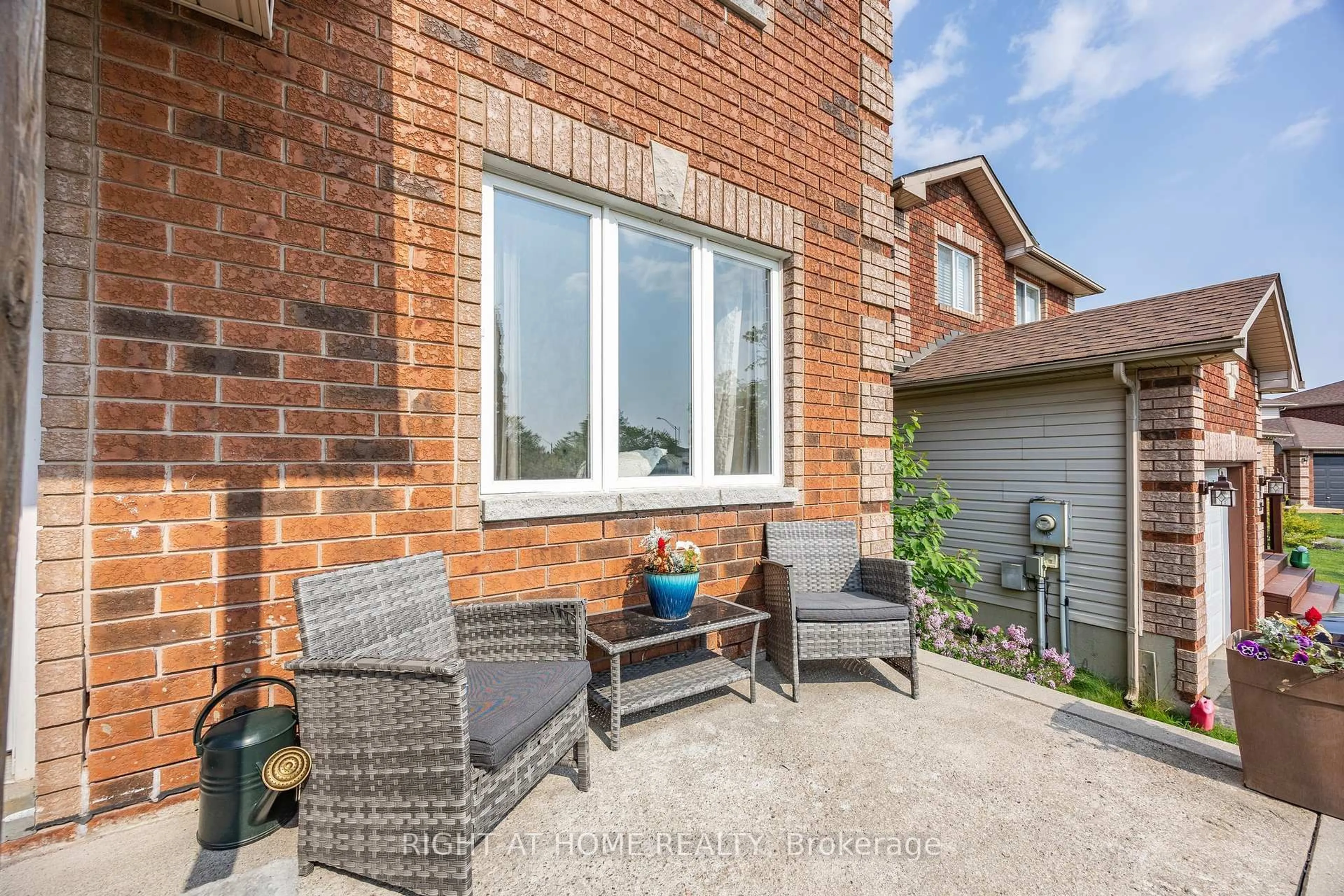 Home with brick exterior material, street for 29 Hersey Cres, Barrie Ontario L4N 8P7