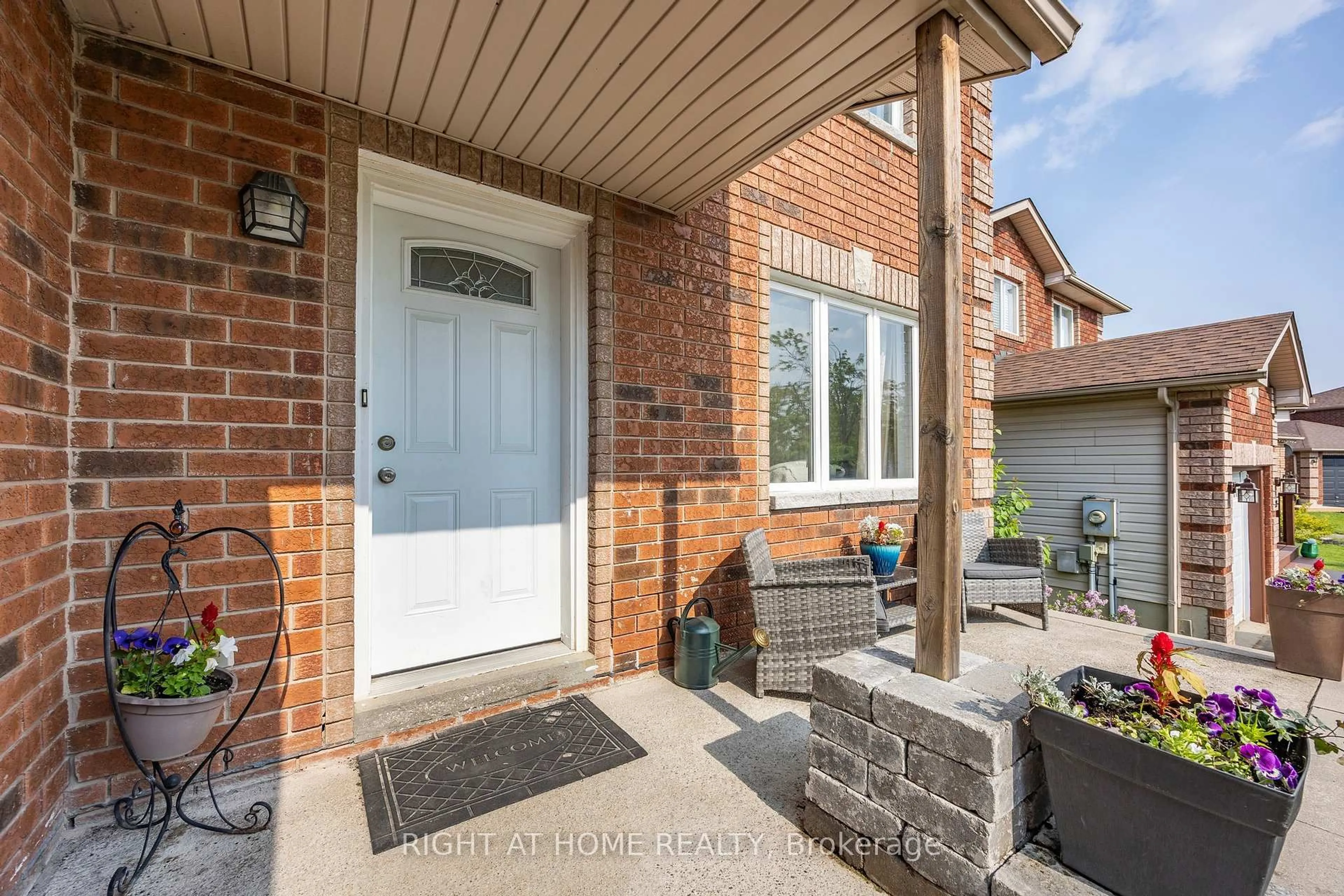 Home with brick exterior material, street for 29 Hersey Cres, Barrie Ontario L4N 8P7