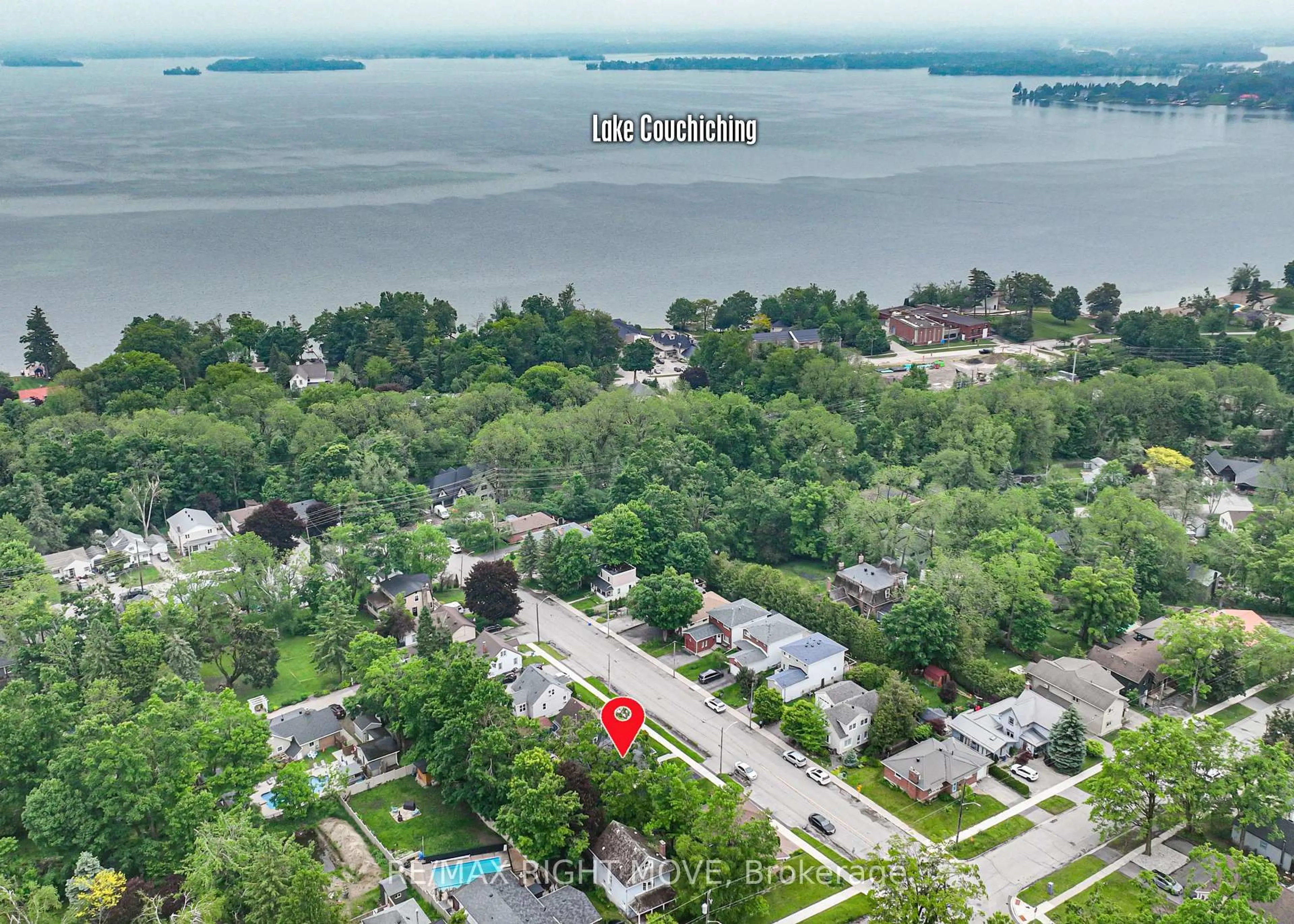 A pic from outside/outdoor area/front of a property/back of a property/a pic from drone, water/lake/river/ocean view for 174 Cedar St, Orillia Ontario L3V 2E1