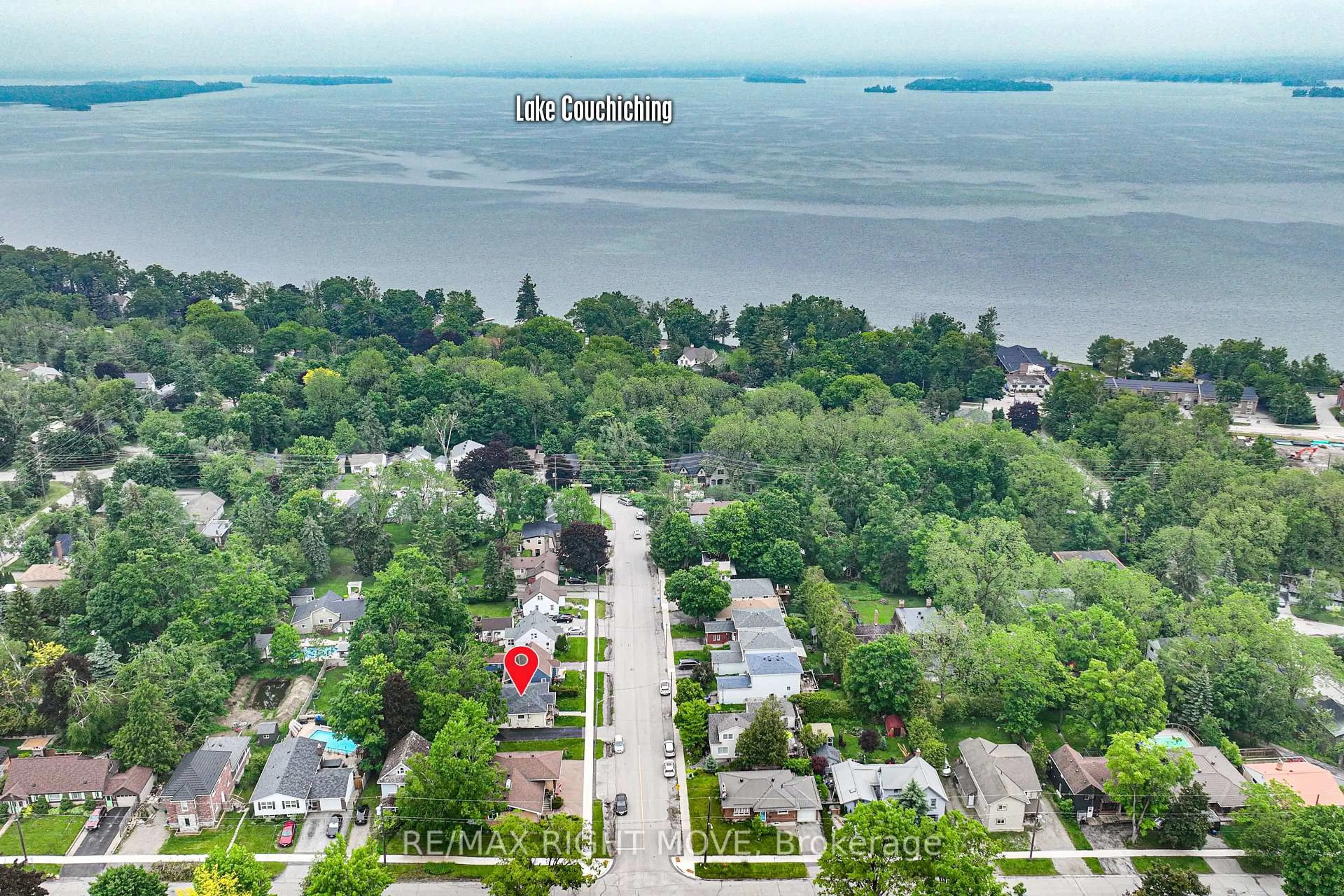 A pic from outside/outdoor area/front of a property/back of a property/a pic from drone, water/lake/river/ocean view for 174 Cedar St, Orillia Ontario L3V 2E1