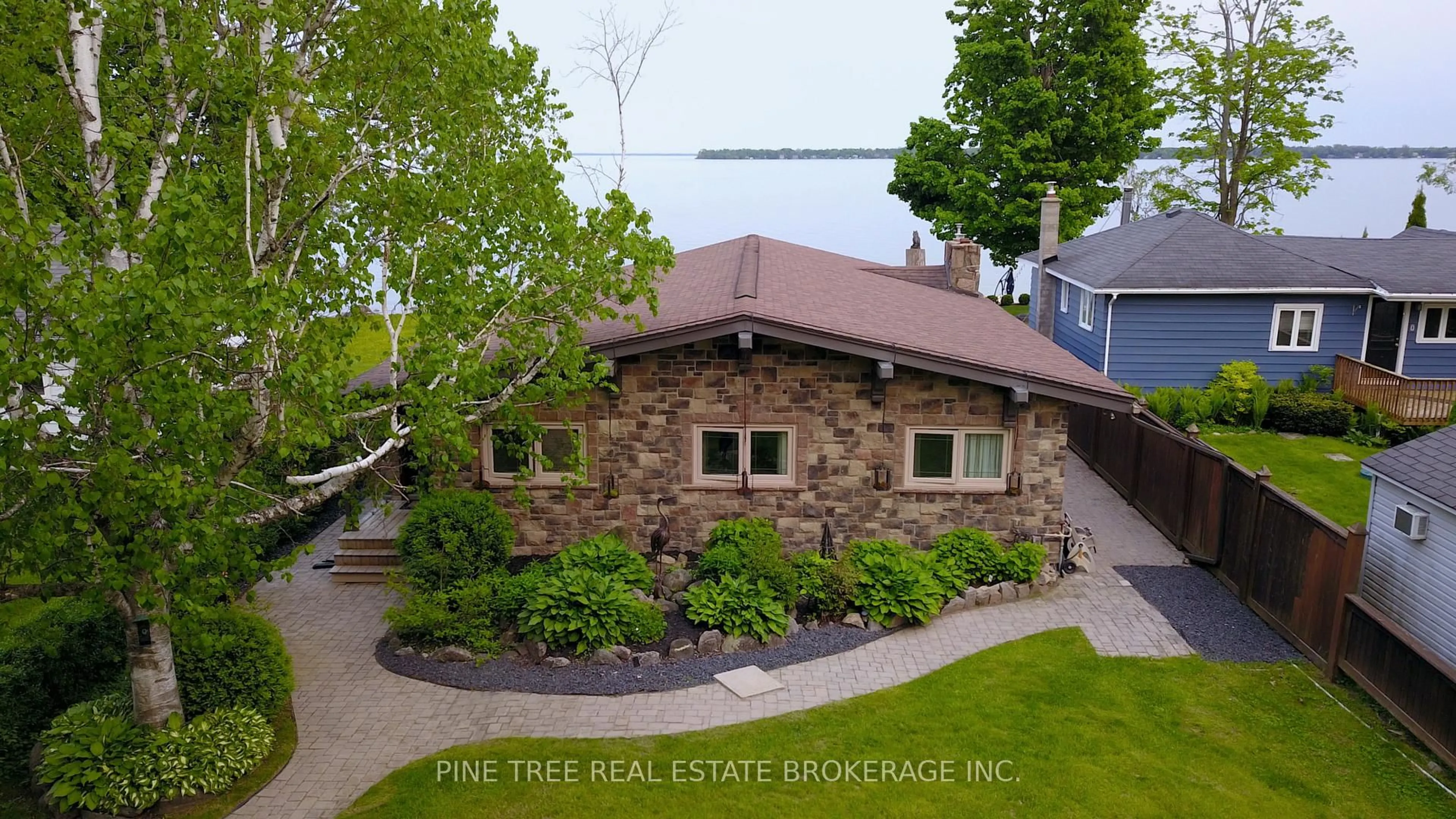 A pic from outside/outdoor area/front of a property/back of a property/a pic from drone, unknown for 3 Greenwood Forest Rd, Oro-Medonte Ontario L0L 2E0