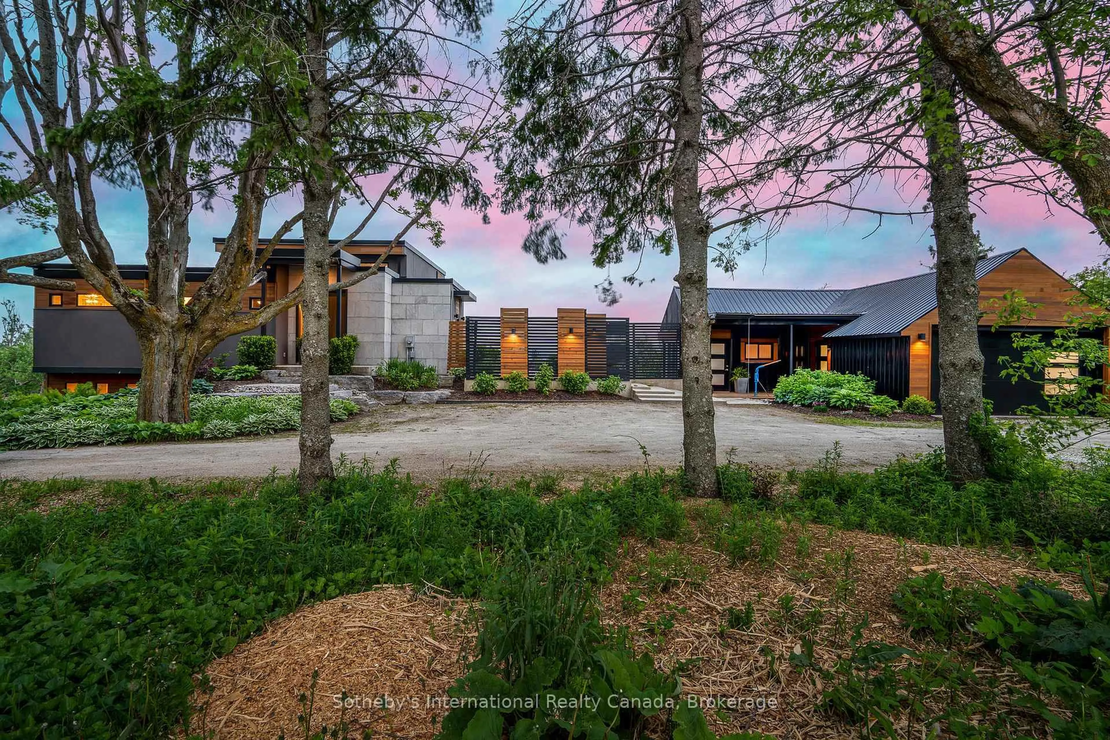 A pic from outside/outdoor area/front of a property/back of a property/a pic from drone, unknown for 2566 5 Concession, Clearview Ontario L0M 1G0