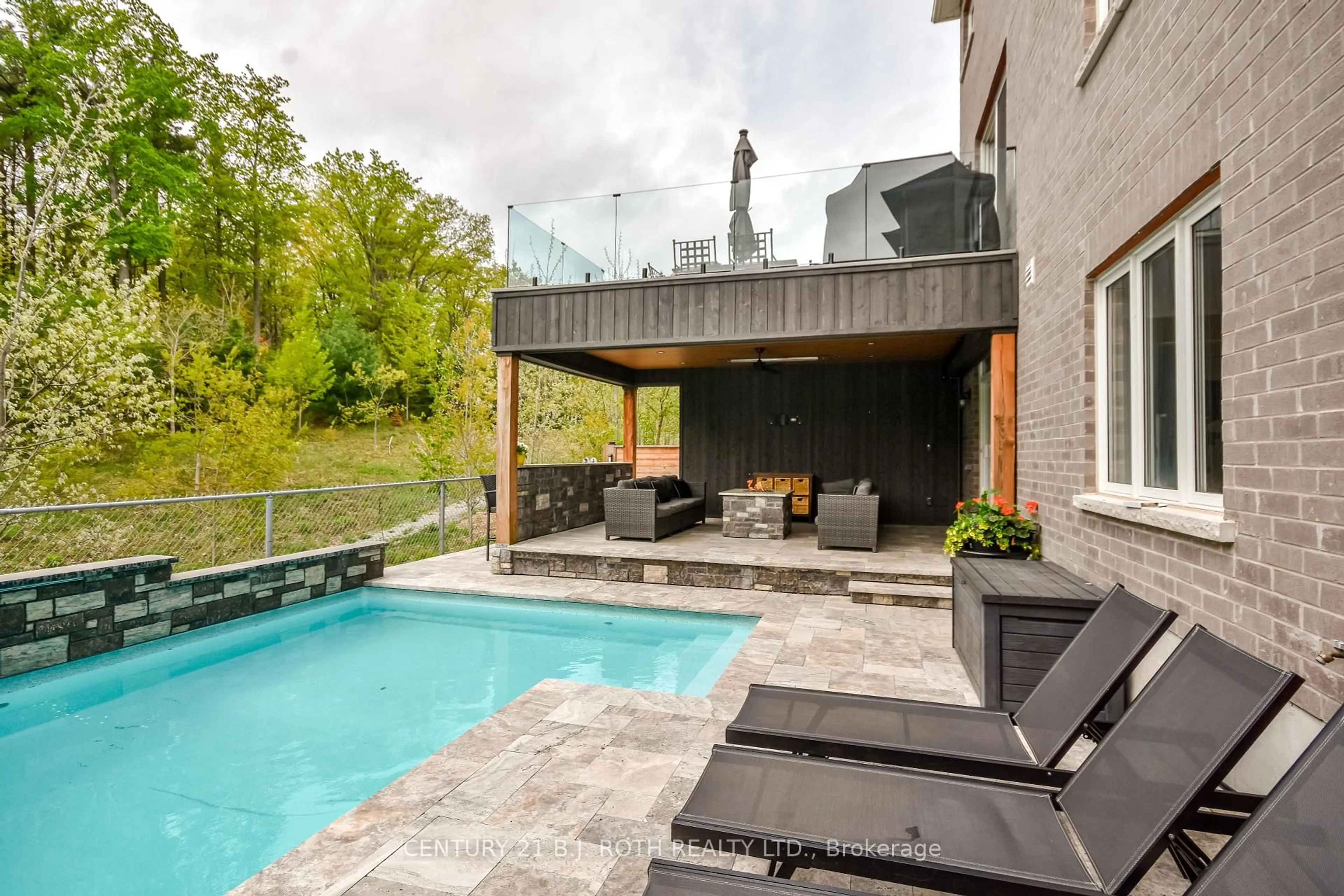Patio, street for 61 Muirfield Dr, Barrie Ontario L4N 6J9