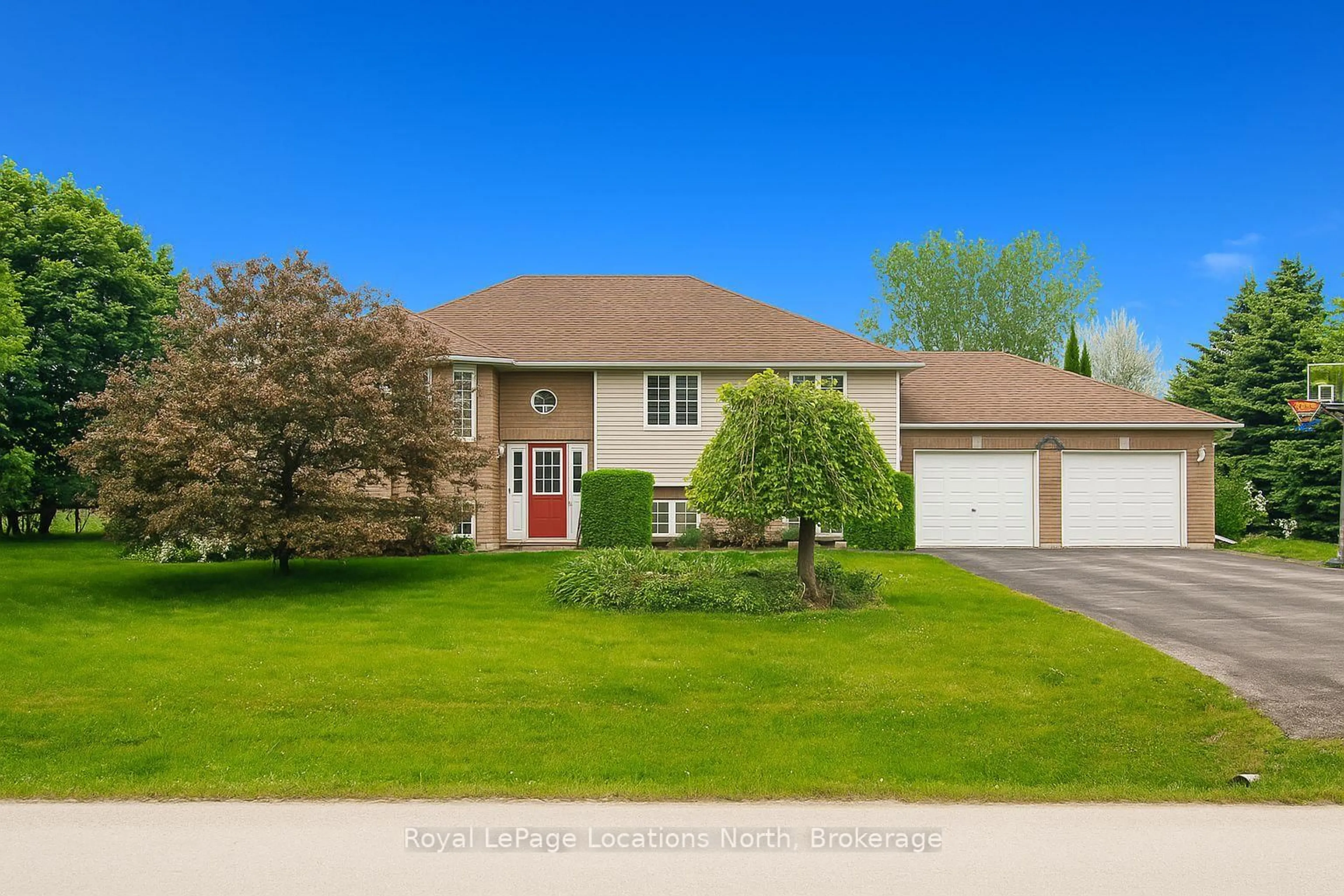 A pic from outside/outdoor area/front of a property/back of a property/a pic from drone, street for 26 Blackburn Ave, Clearview Ontario L0M 1P0