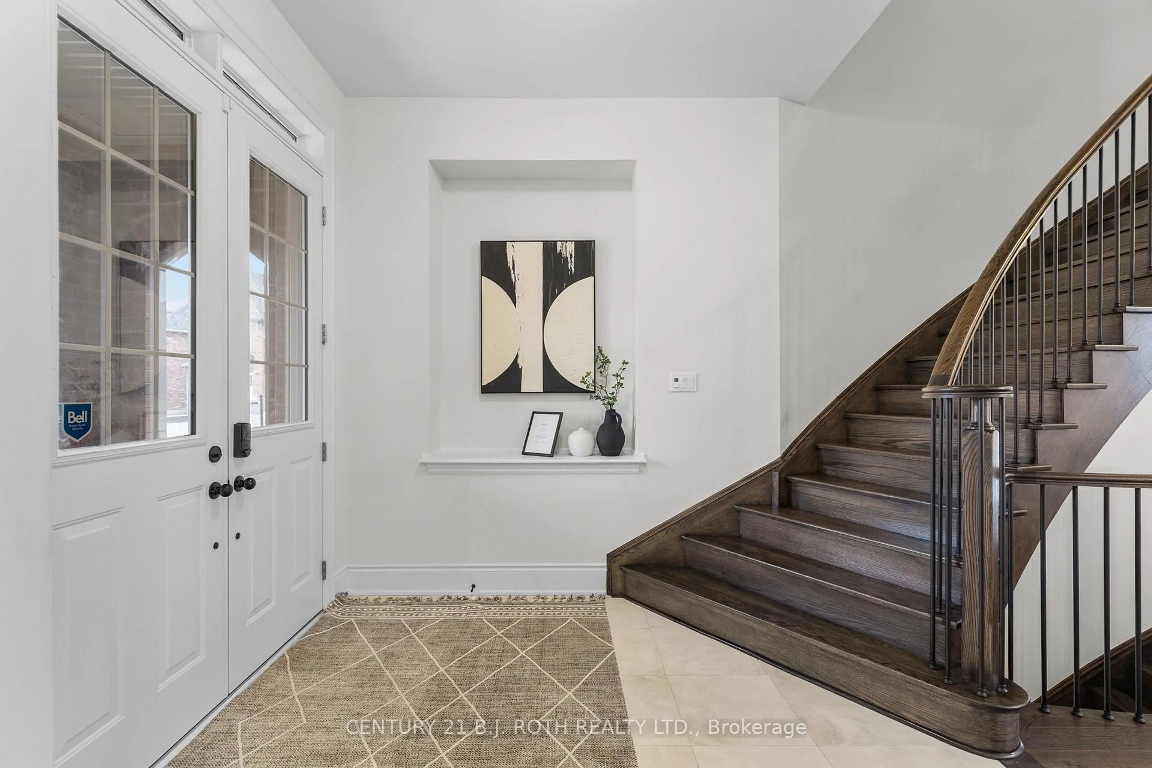 Indoor entryway for 53 SANFORD Circ, Springwater Ontario L9X 2A9